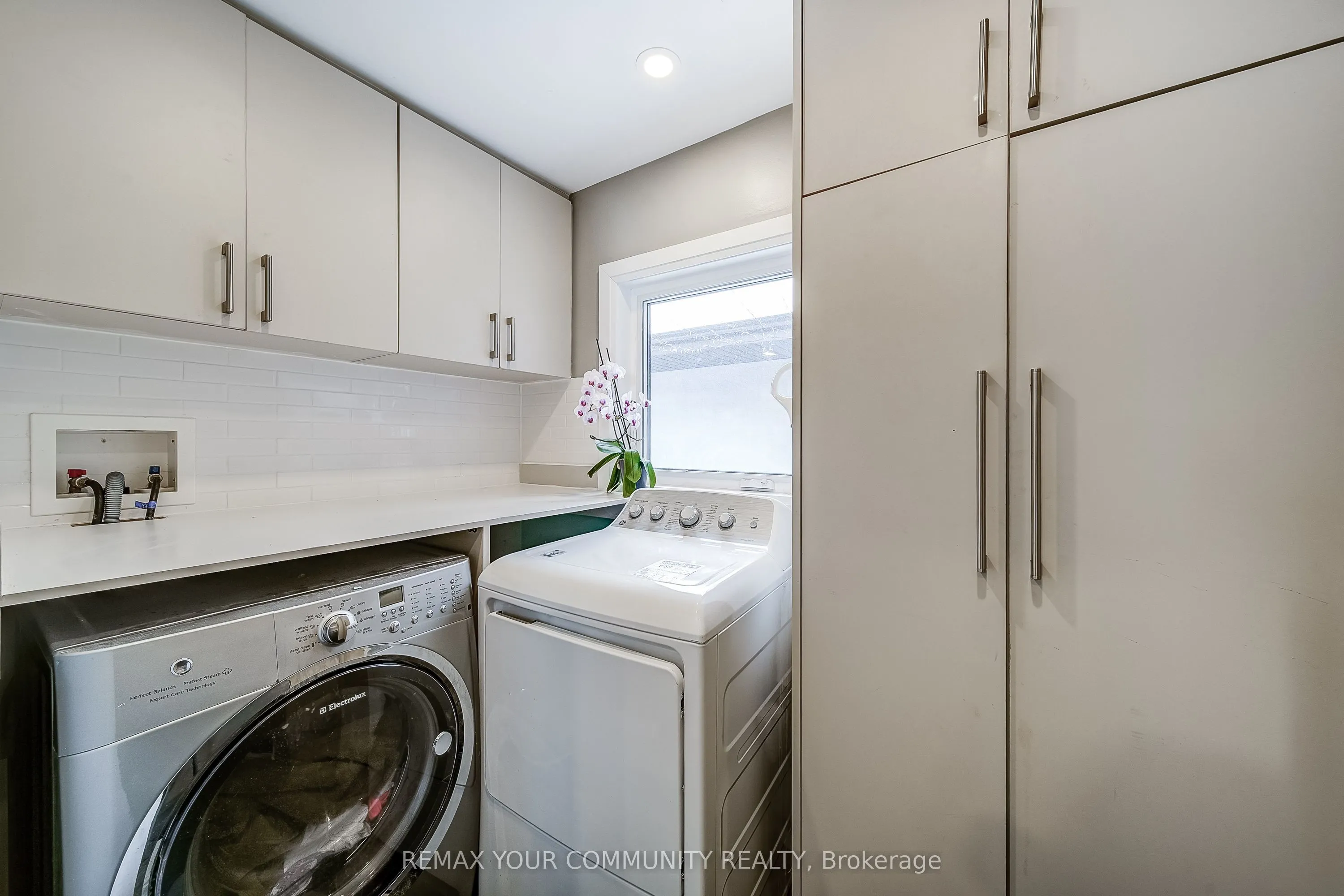 3433 Mount Albert Road