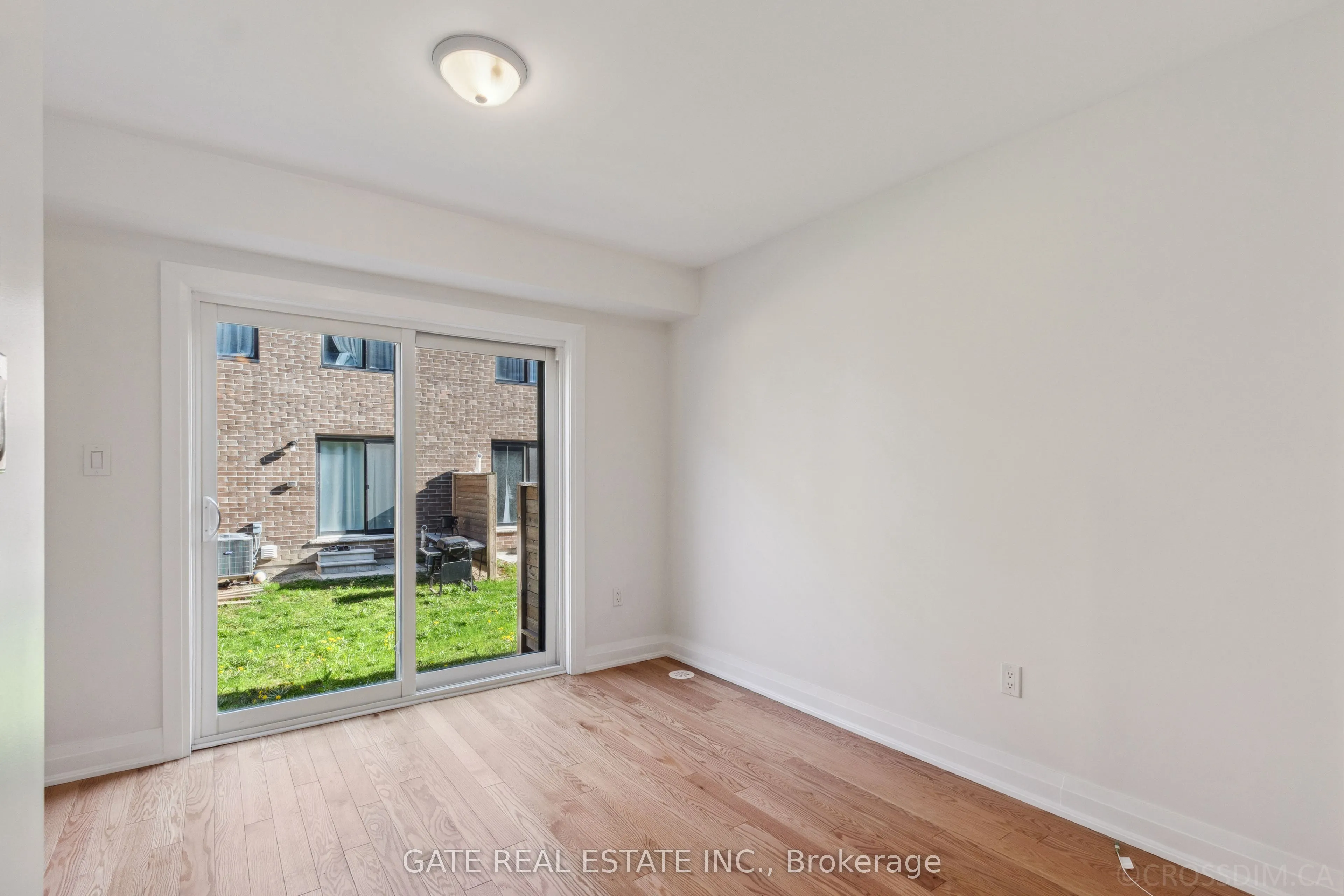 27 Moneypenny Place