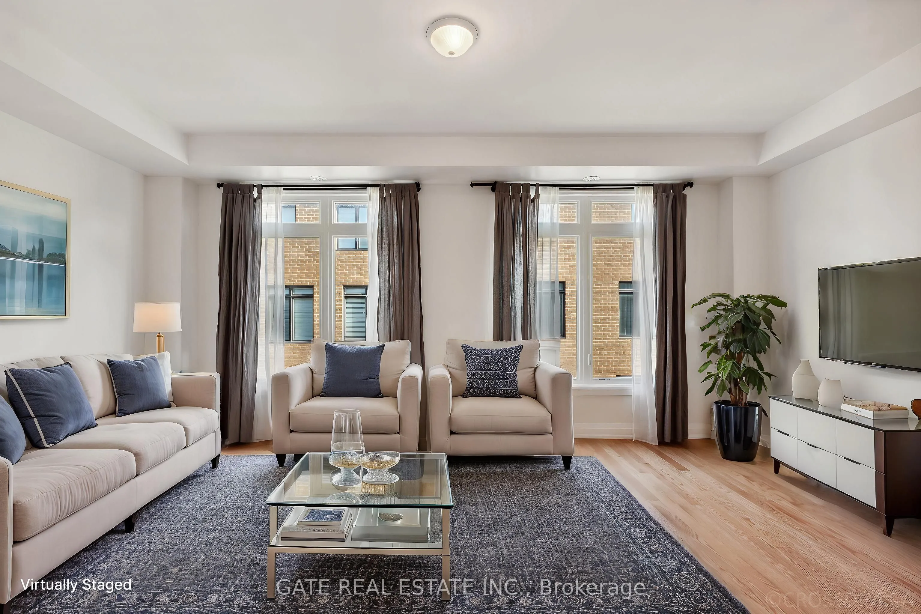 27 Moneypenny Place