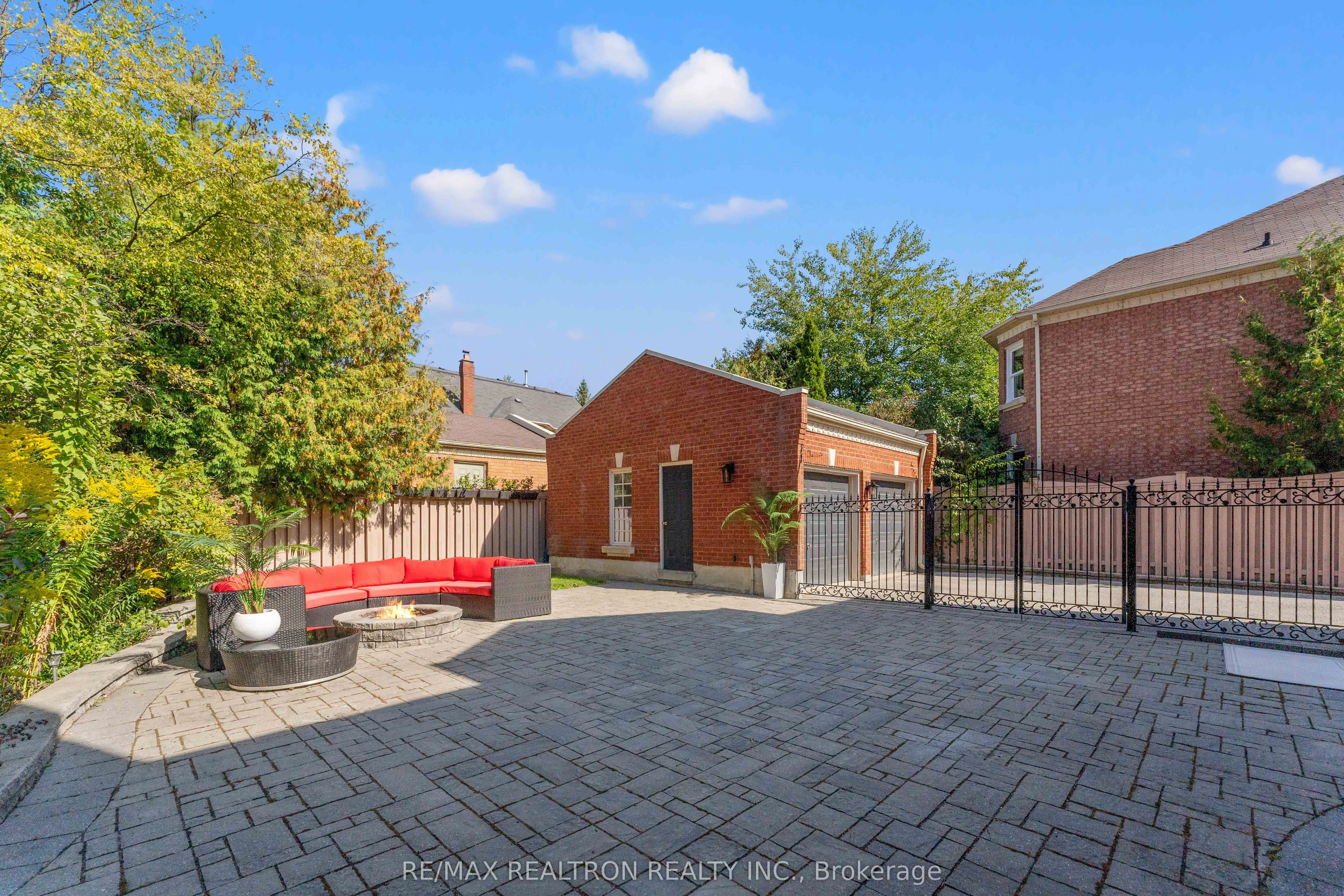 63 Willett Crescent
