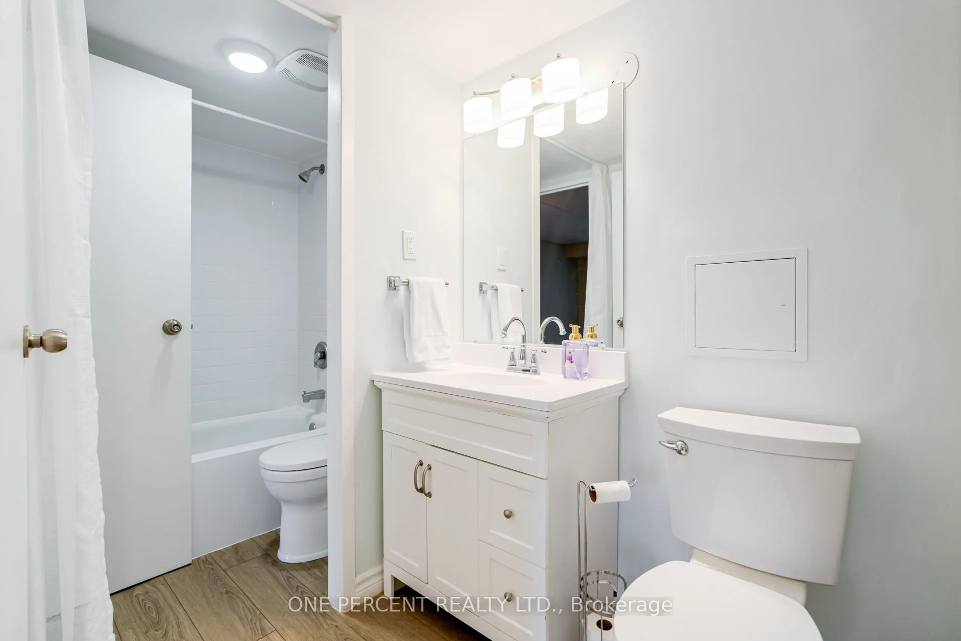 15390 Yonge Street #406