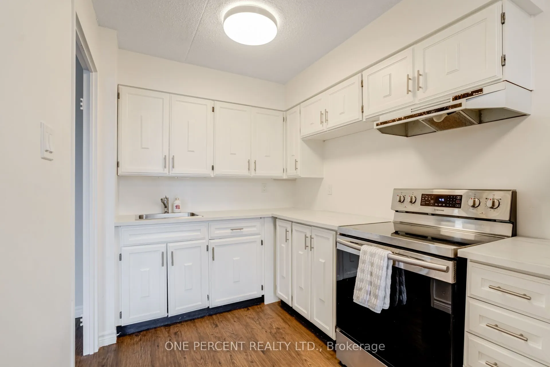15390 Yonge Street #406