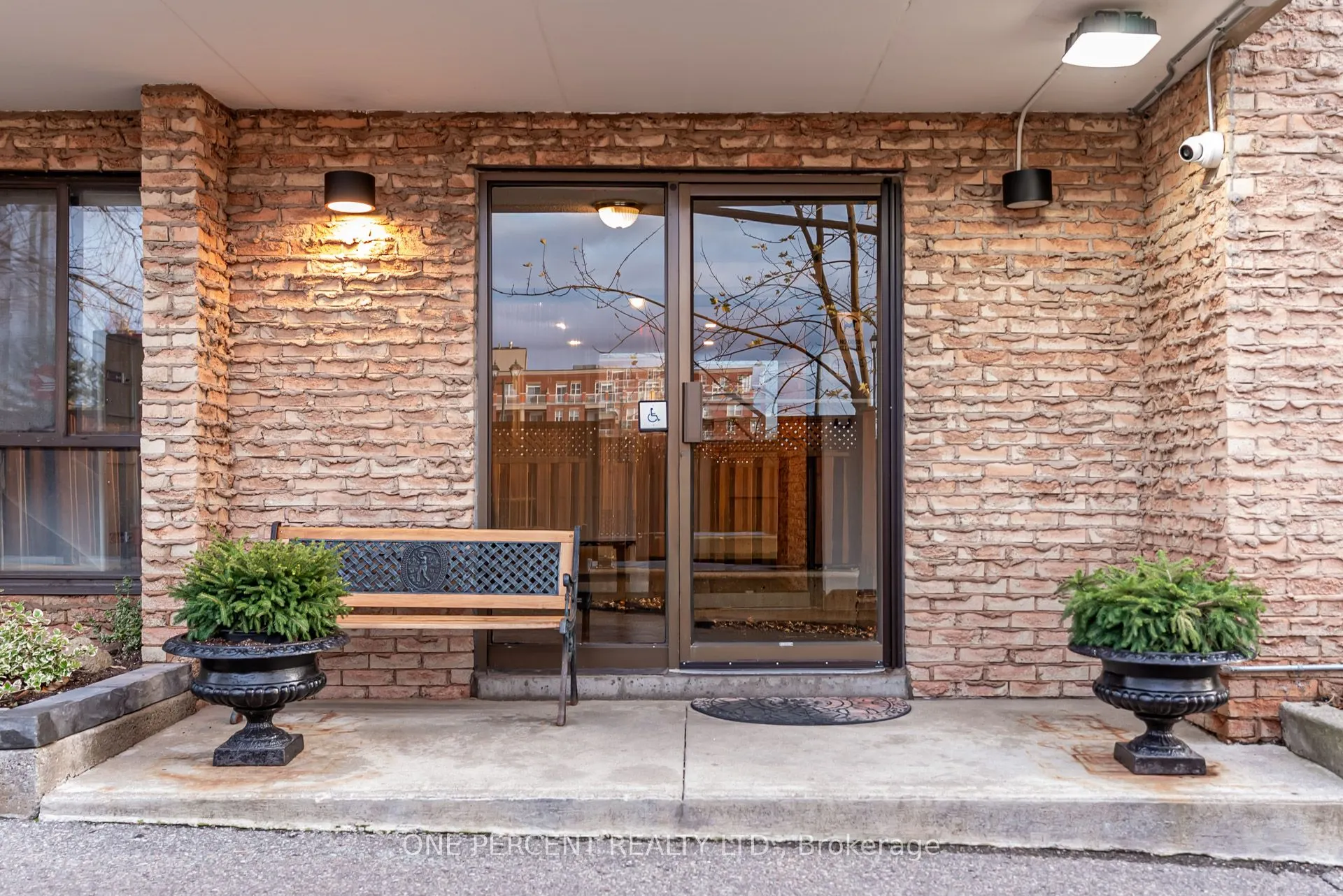 15390 Yonge Street #406