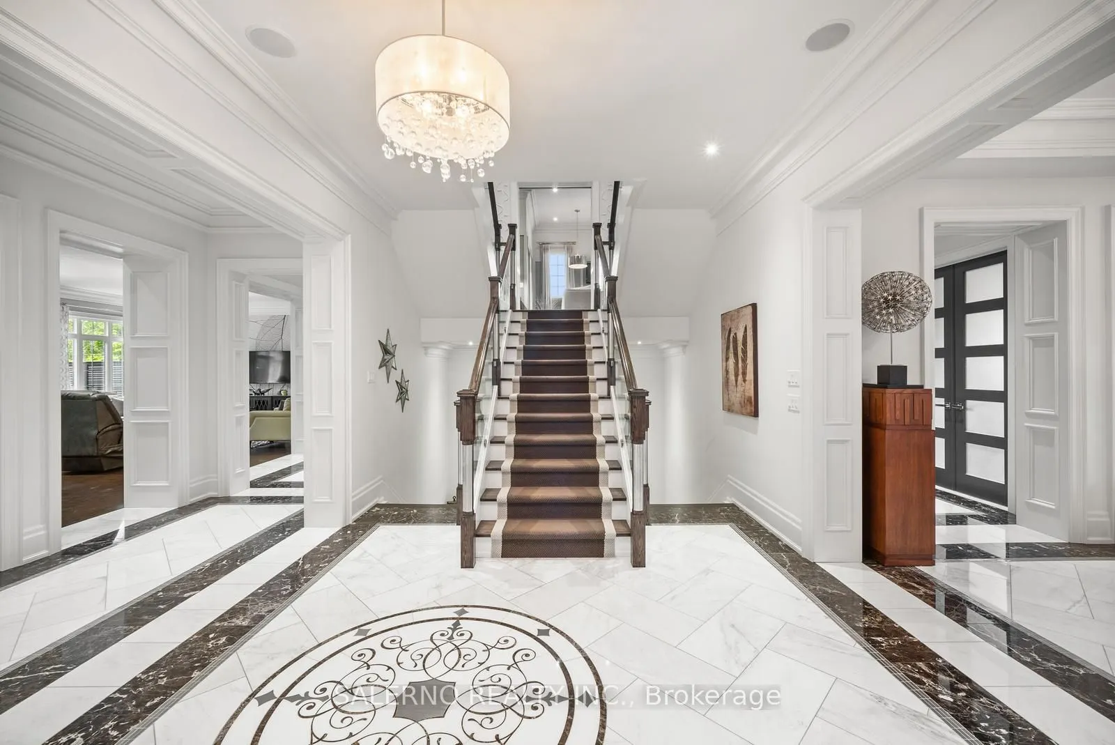 8 Thornhill Avenue