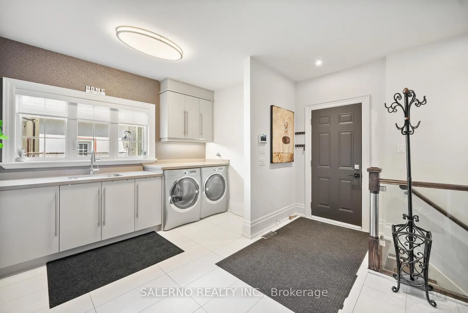 8 Thornhill Avenue