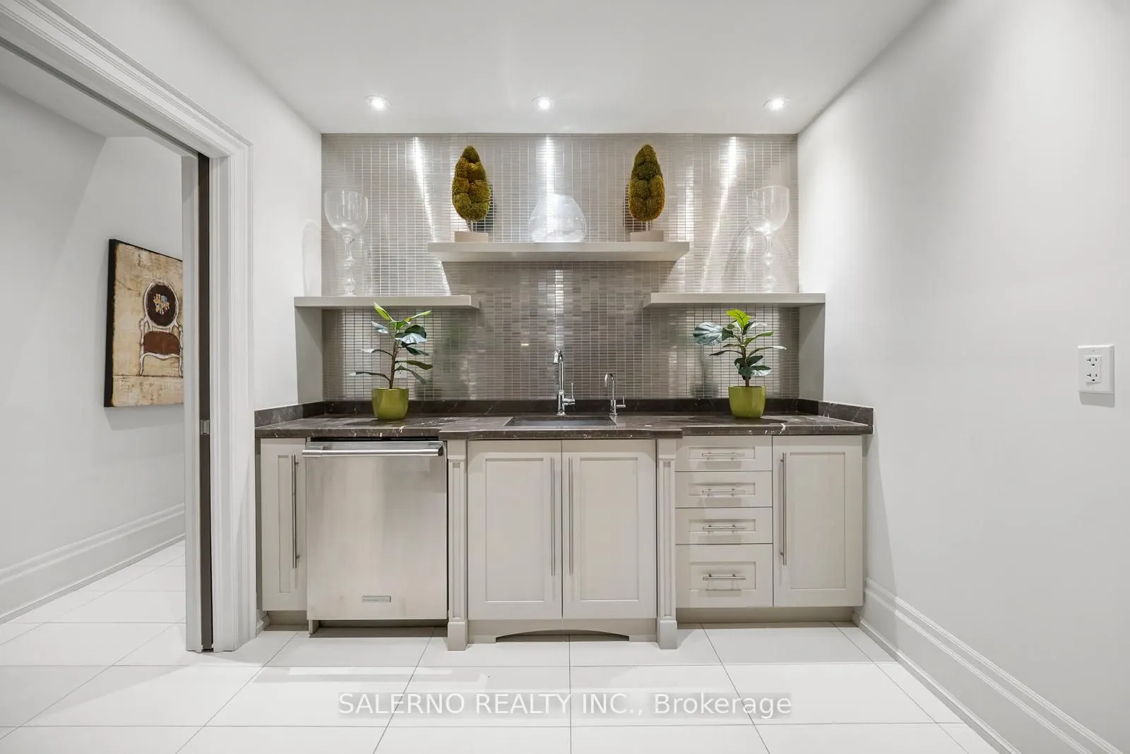 8 Thornhill Avenue