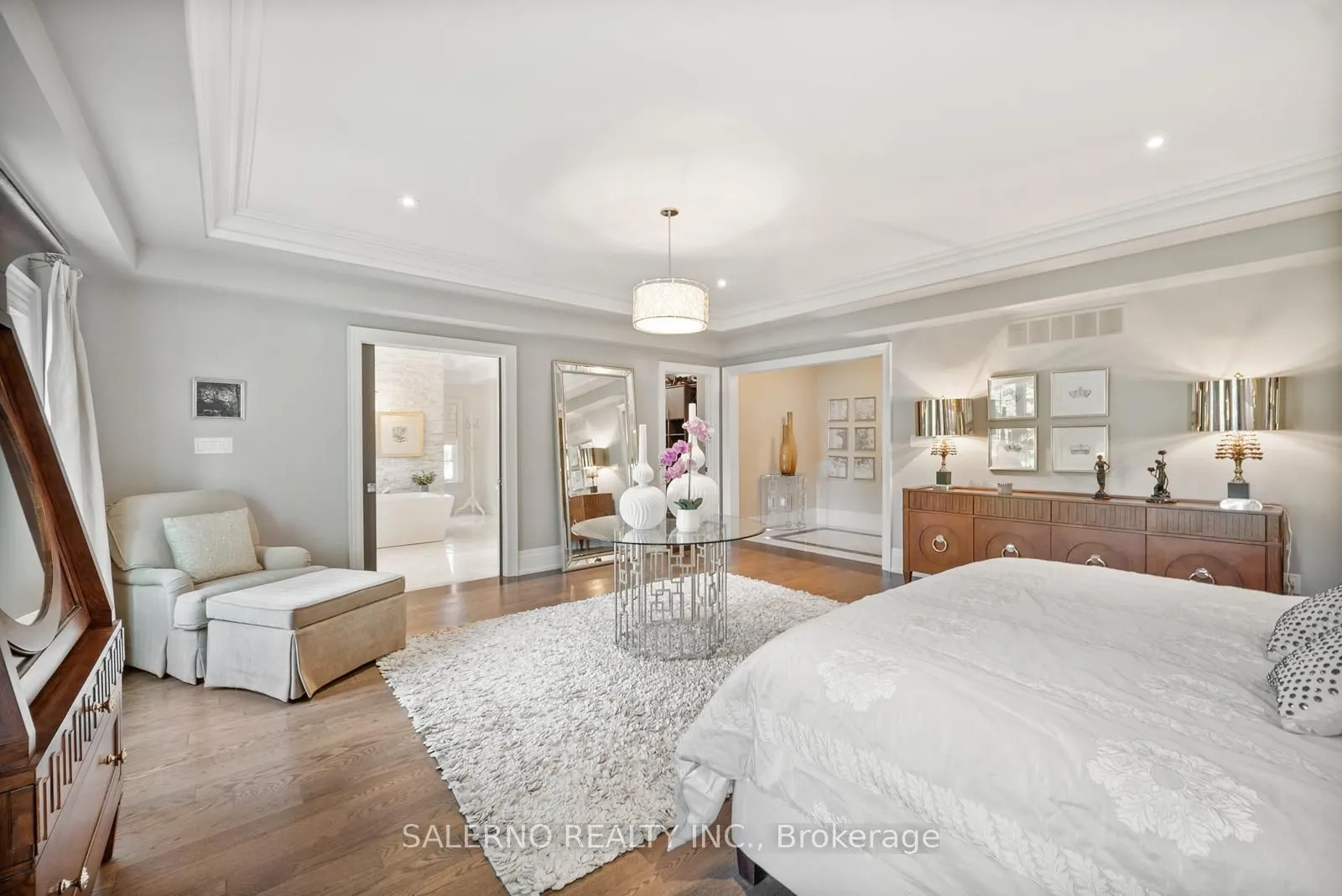8 Thornhill Avenue