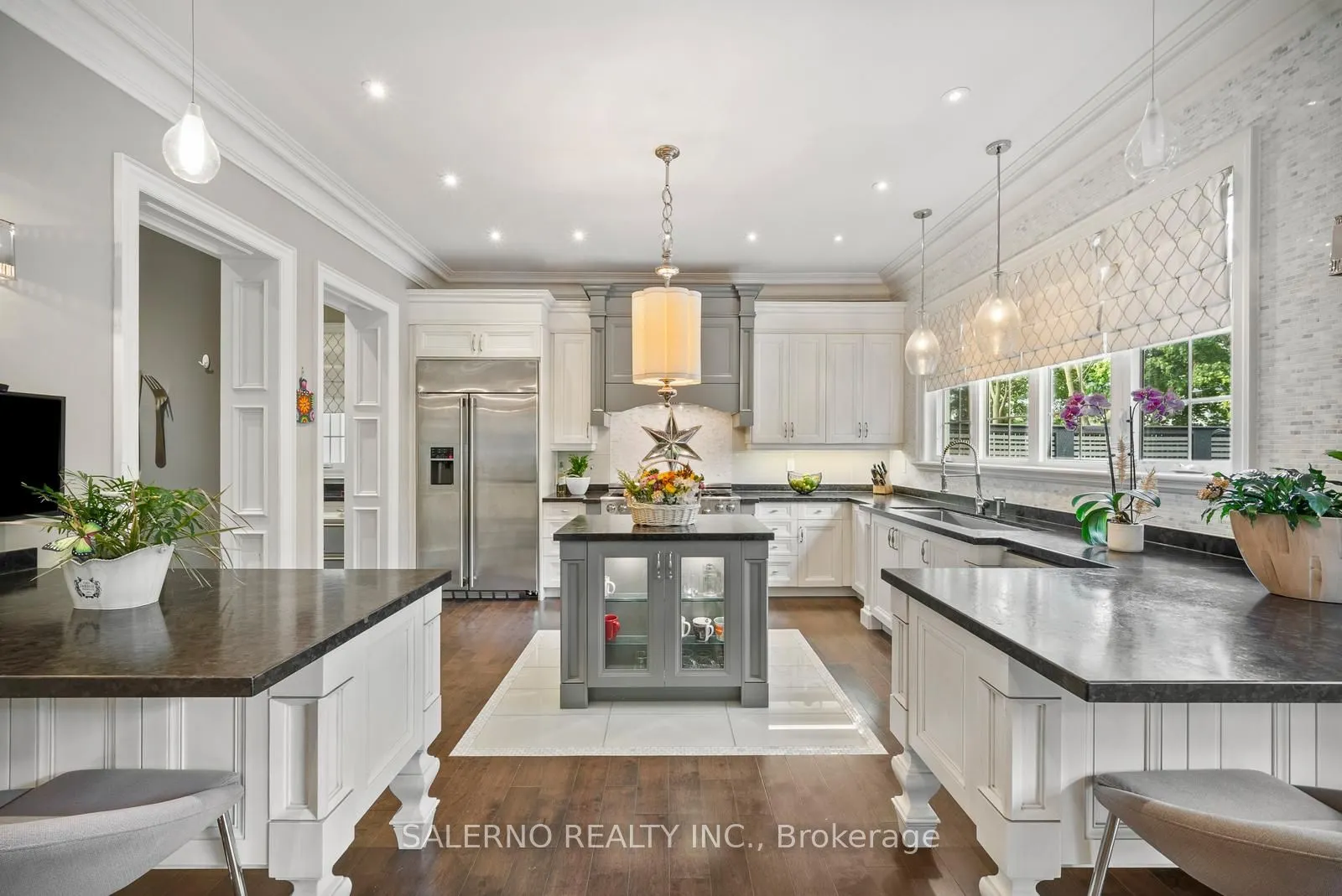8 Thornhill Avenue