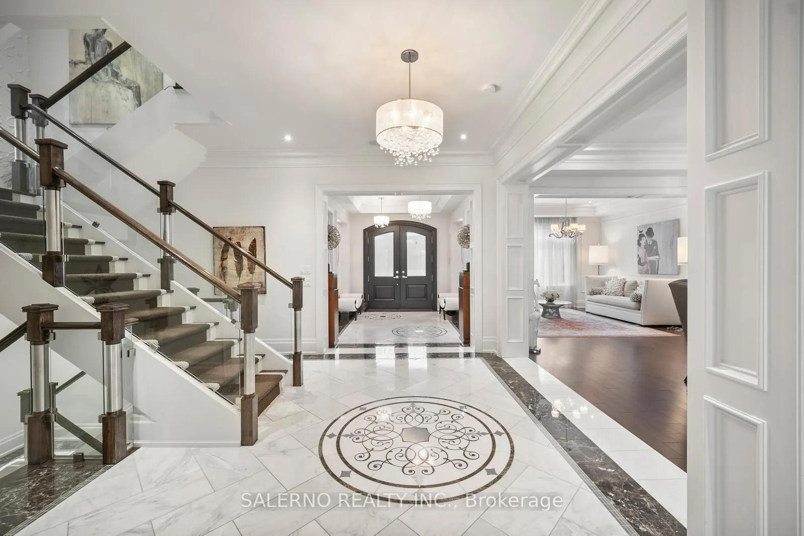 8 Thornhill Avenue