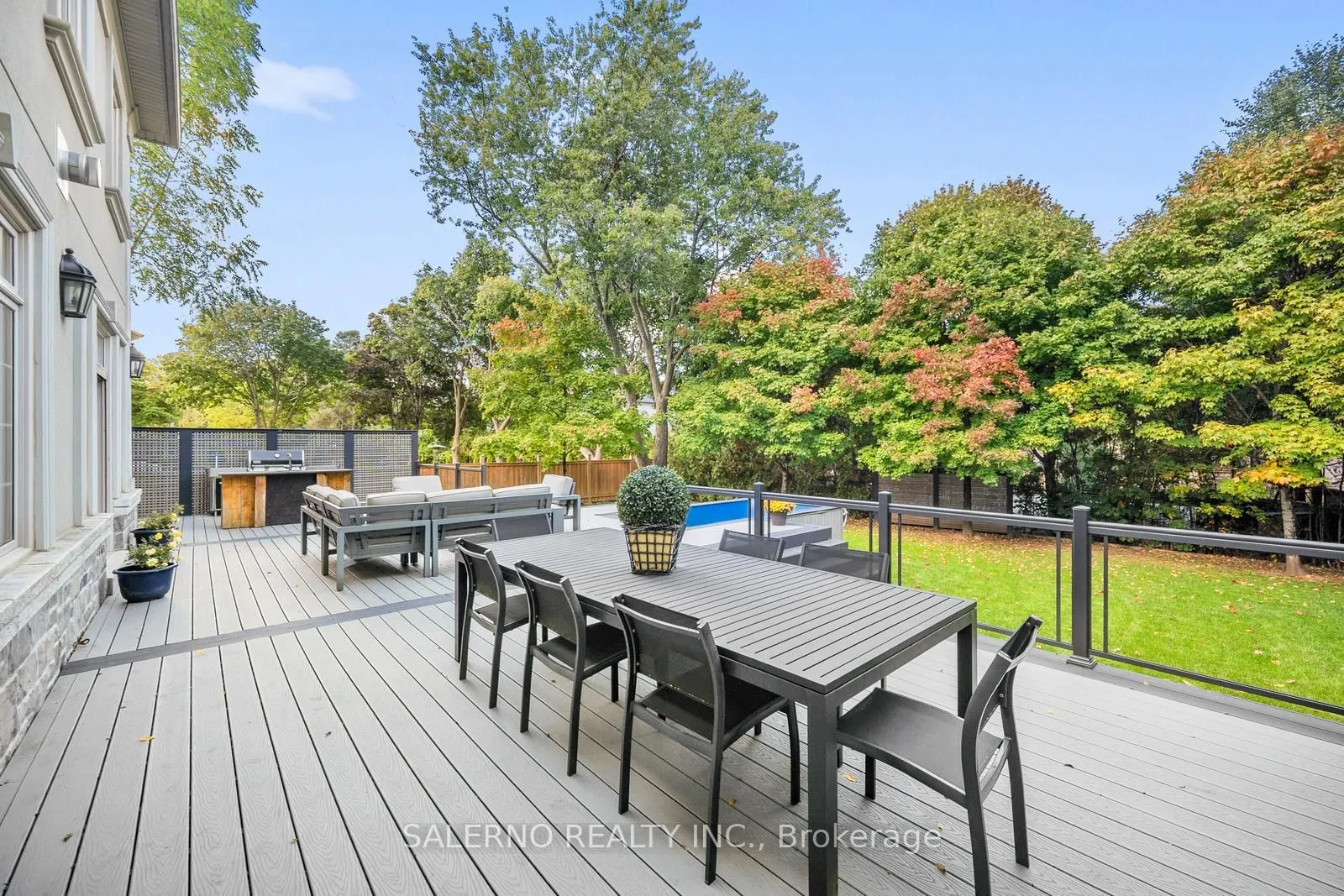 8 Thornhill Avenue