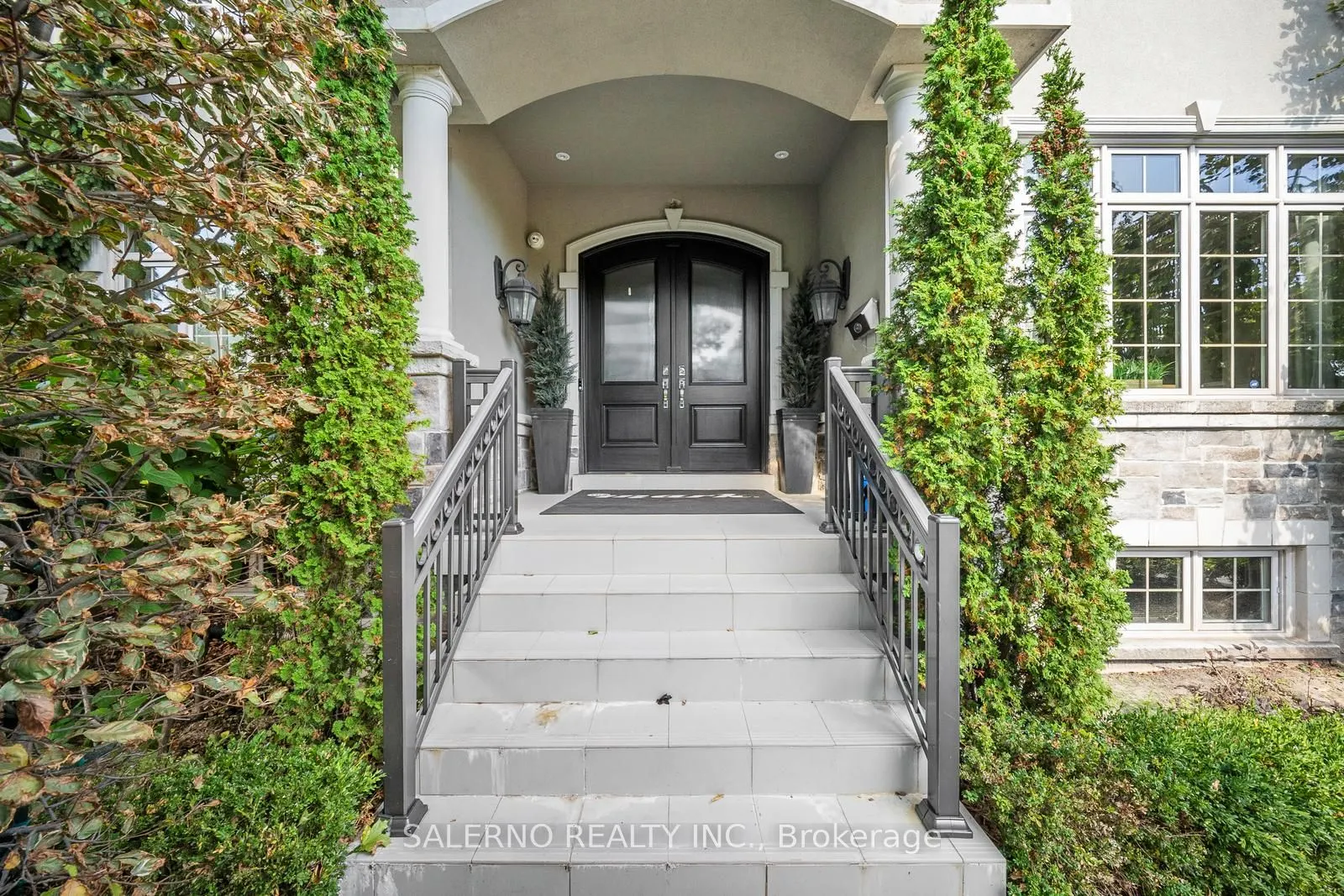 8 Thornhill Avenue
