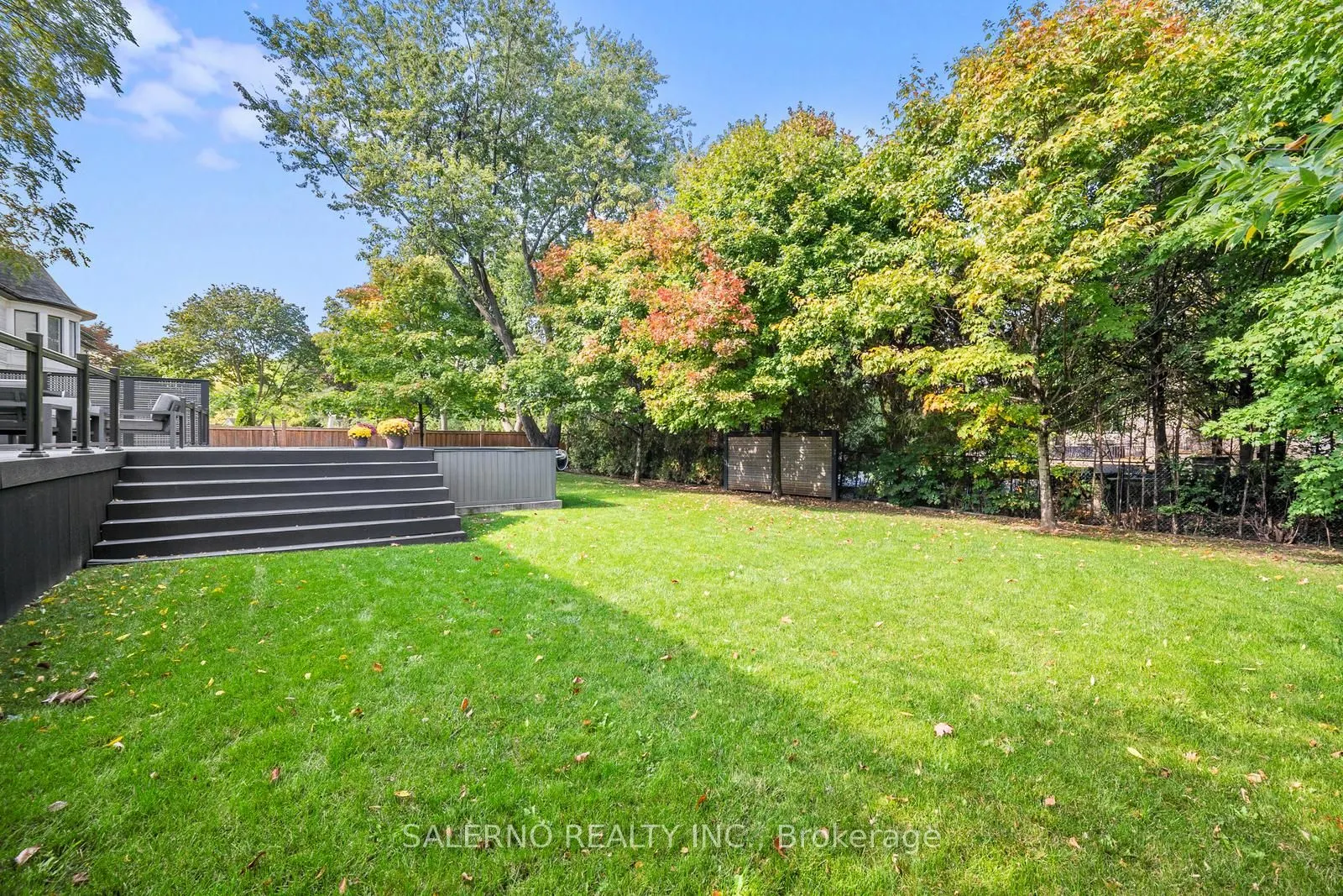 8 Thornhill Avenue
