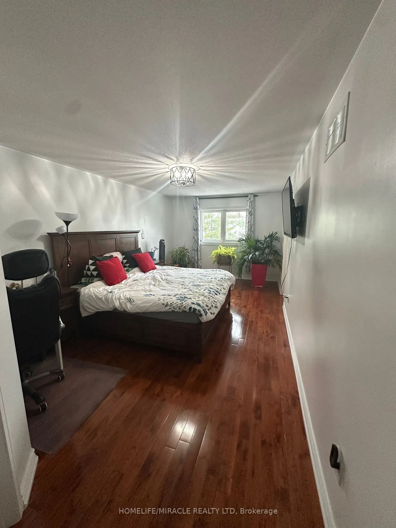 587 Caboto Trail