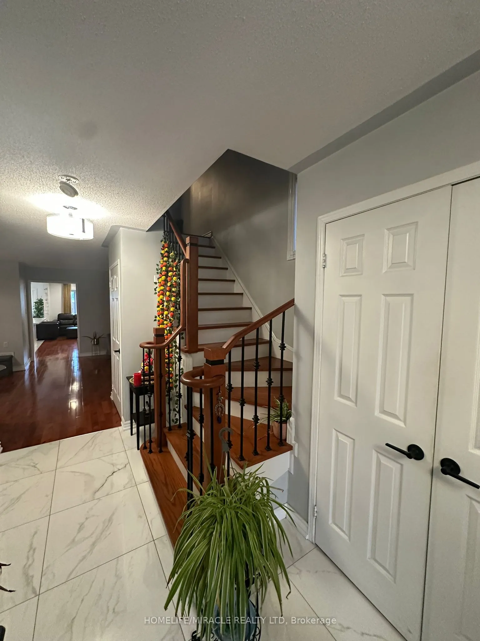 587 Caboto Trail
