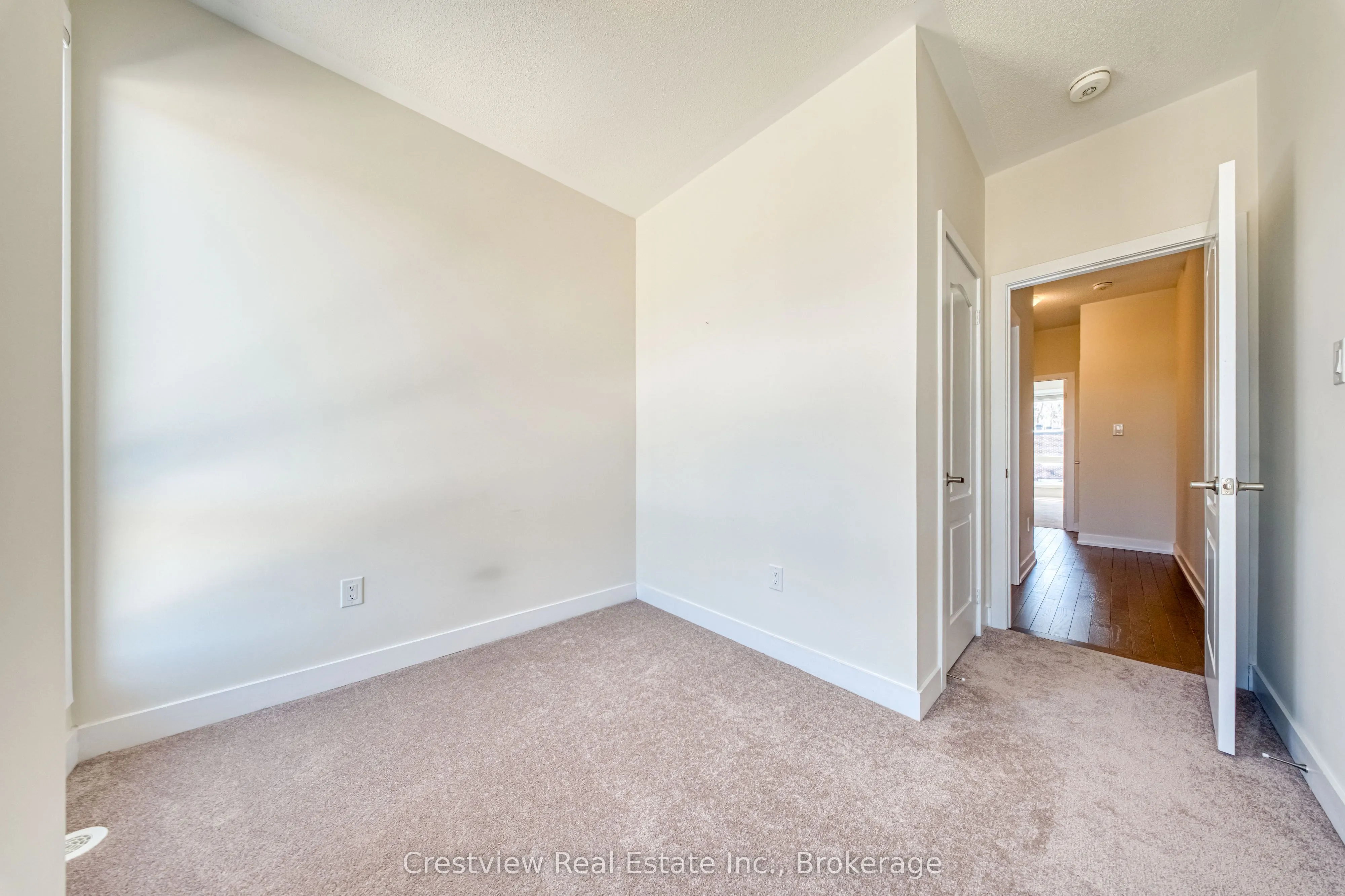 84 Stauffer Crescent