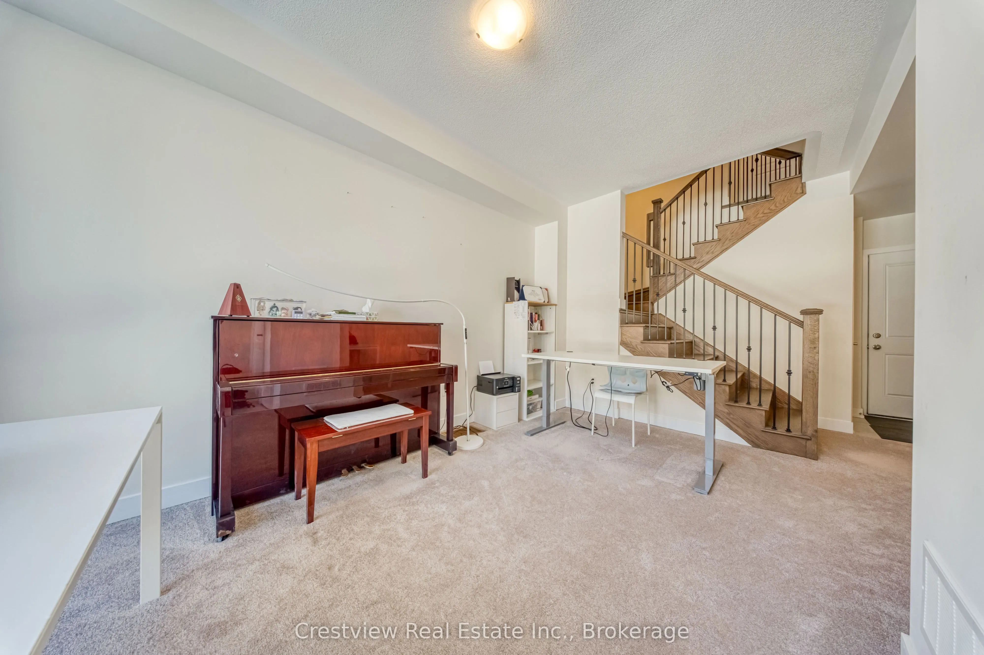 84 Stauffer Crescent