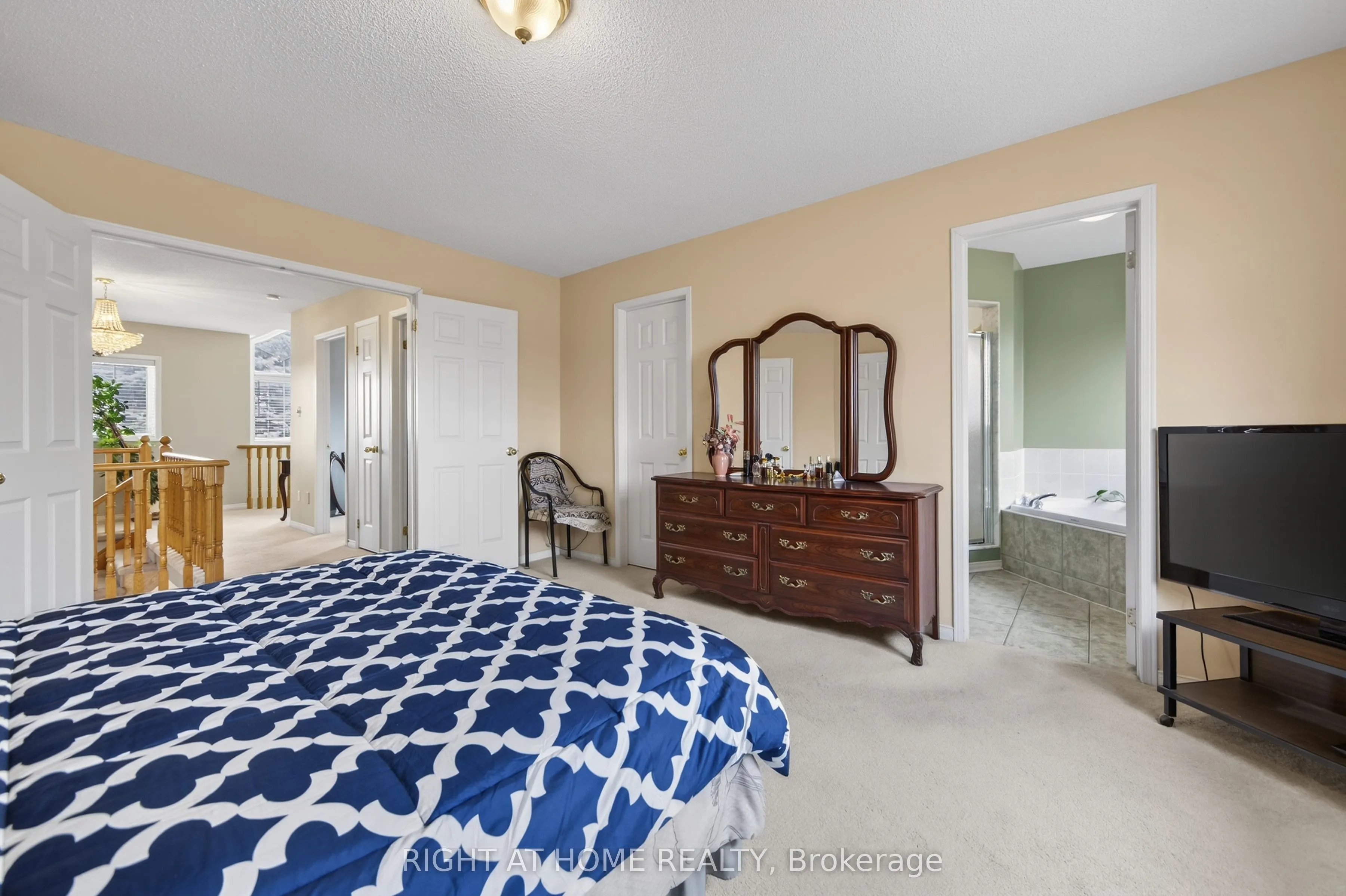 1338 Vincent Crescent