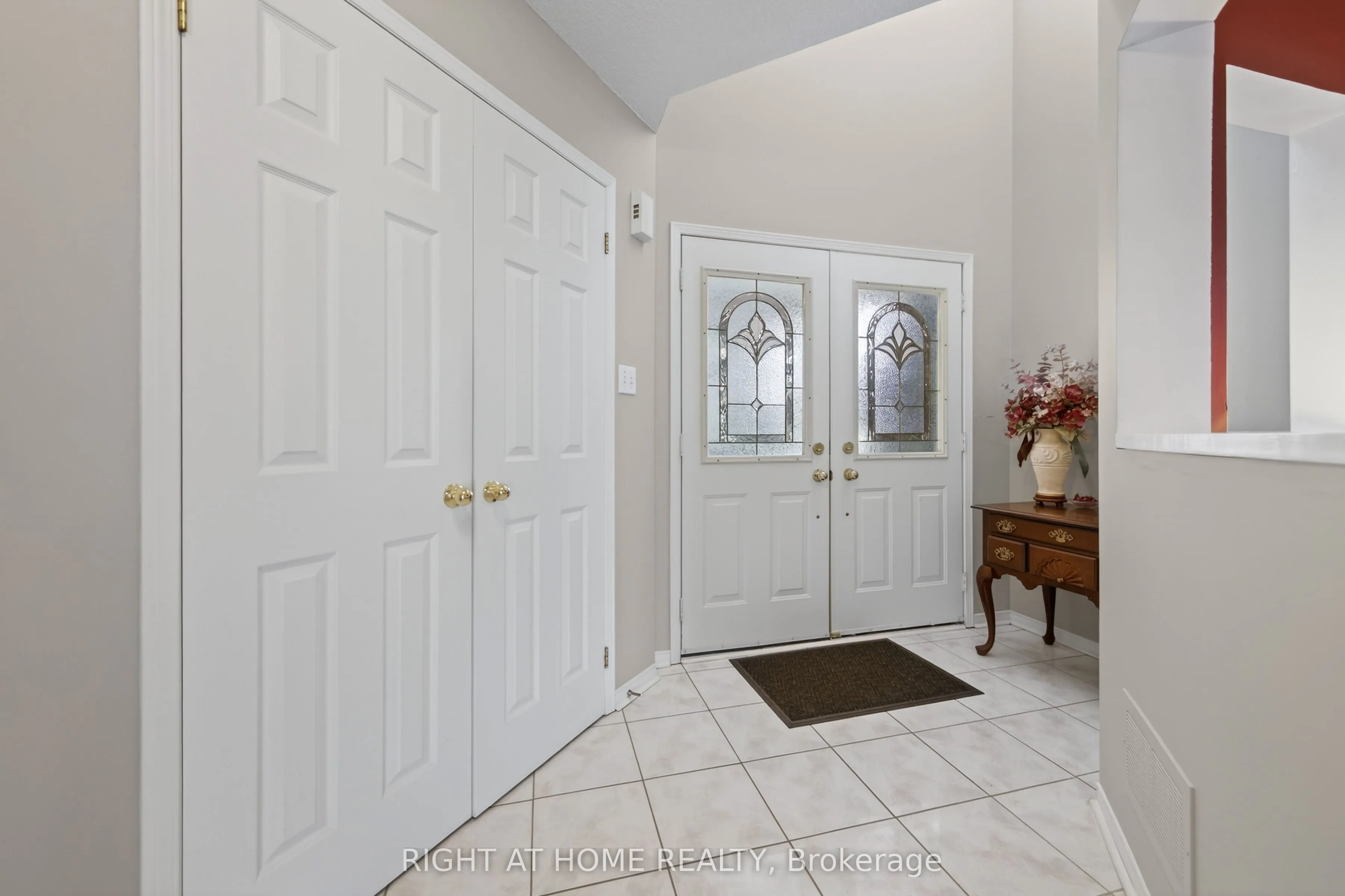 1338 Vincent Crescent