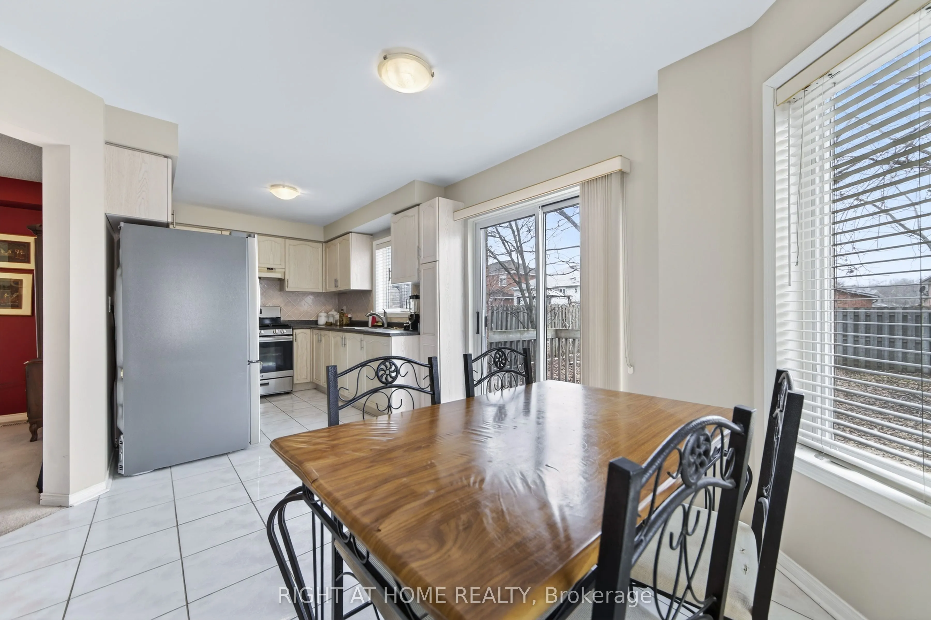 1338 Vincent Crescent