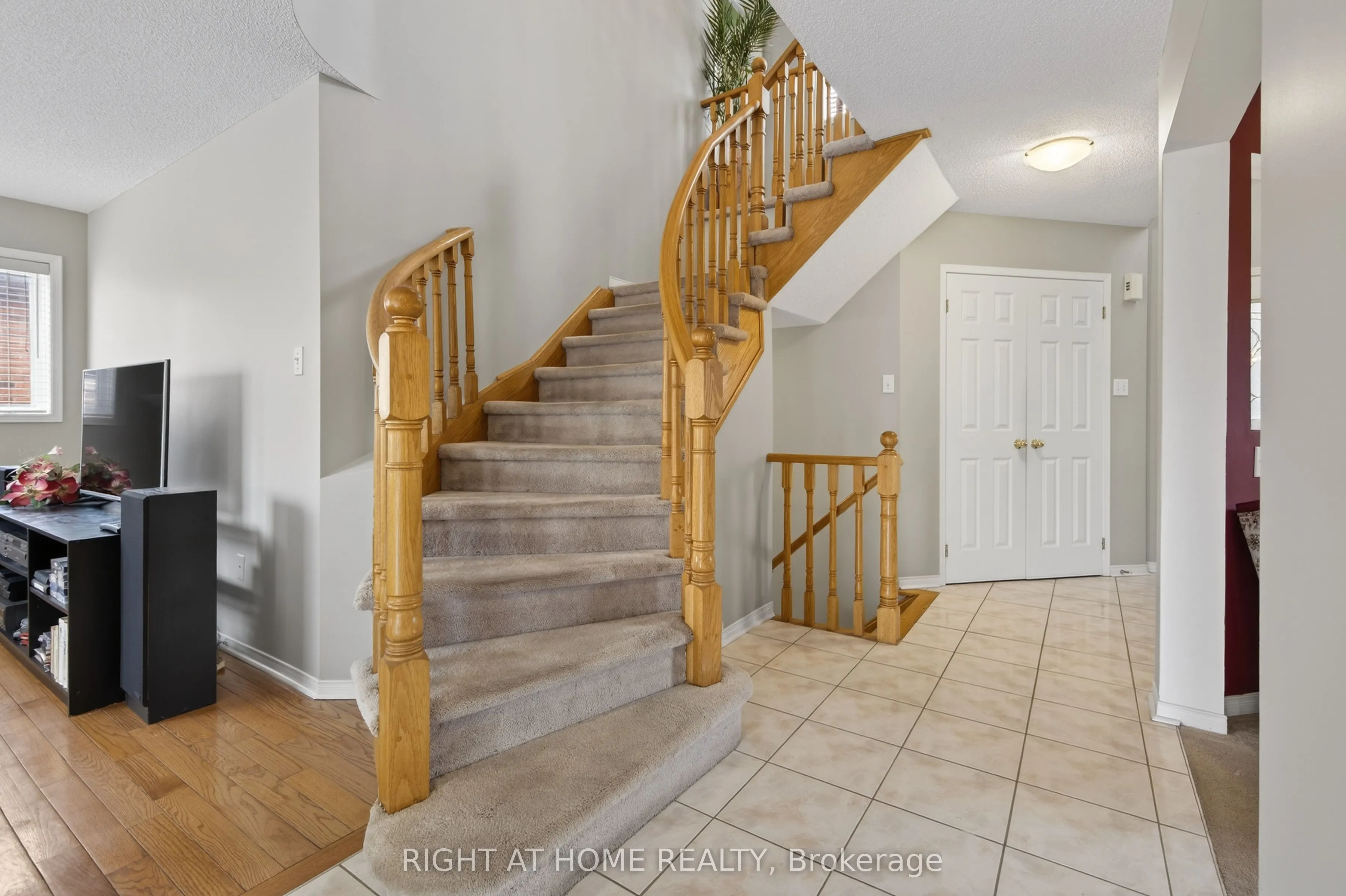 1338 Vincent Crescent