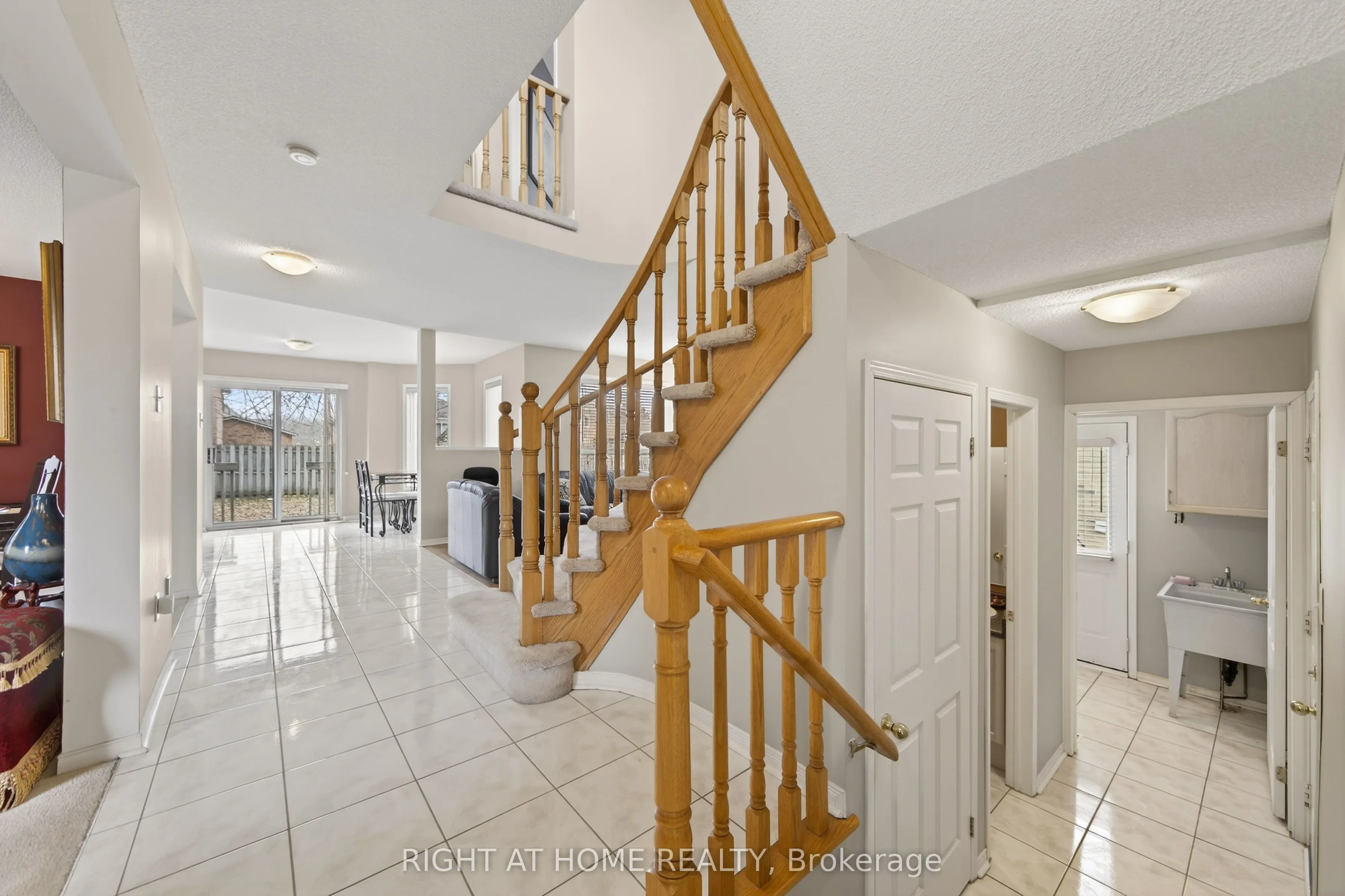 1338 Vincent Crescent