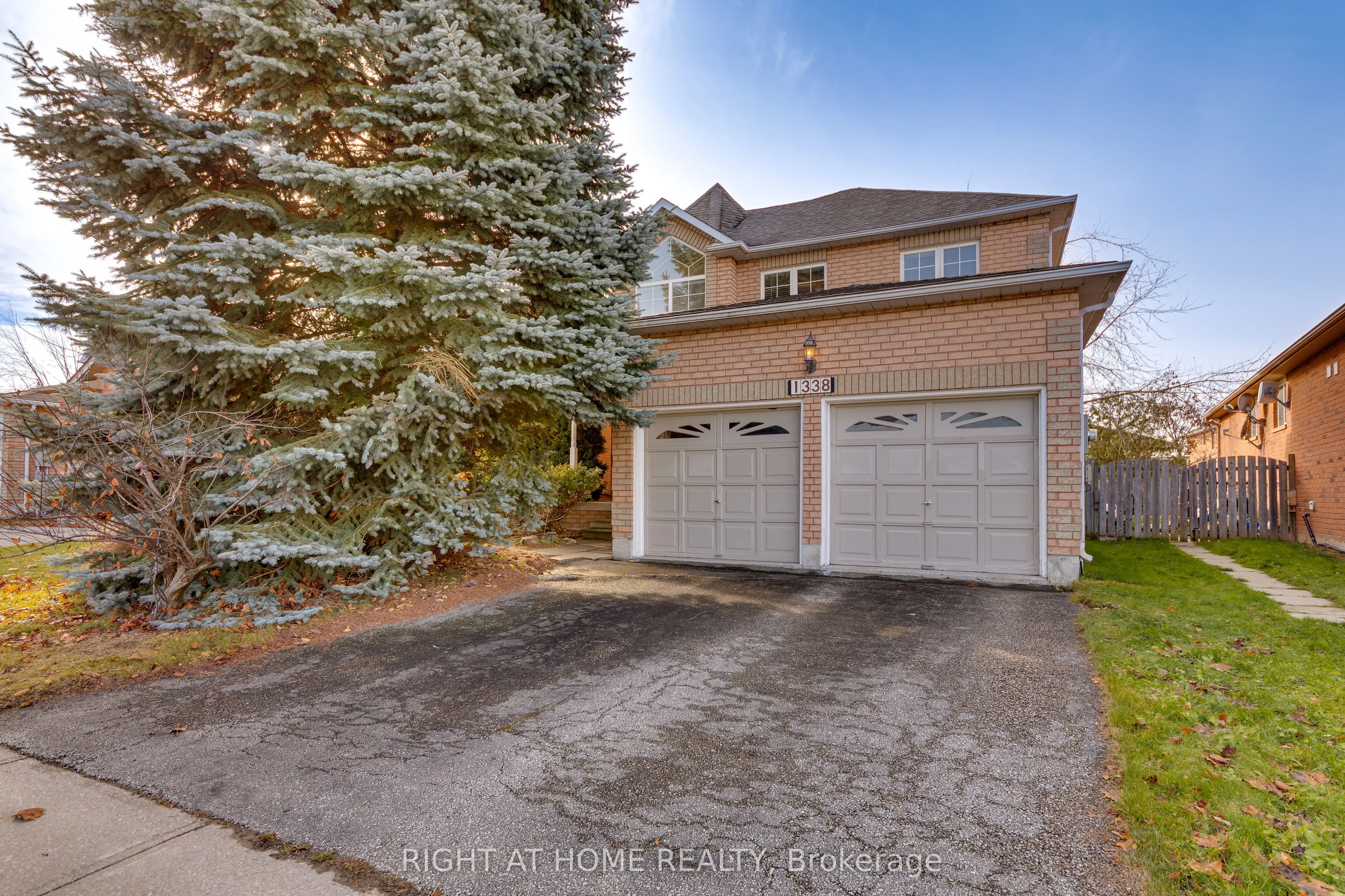 1338 Vincent Crescent