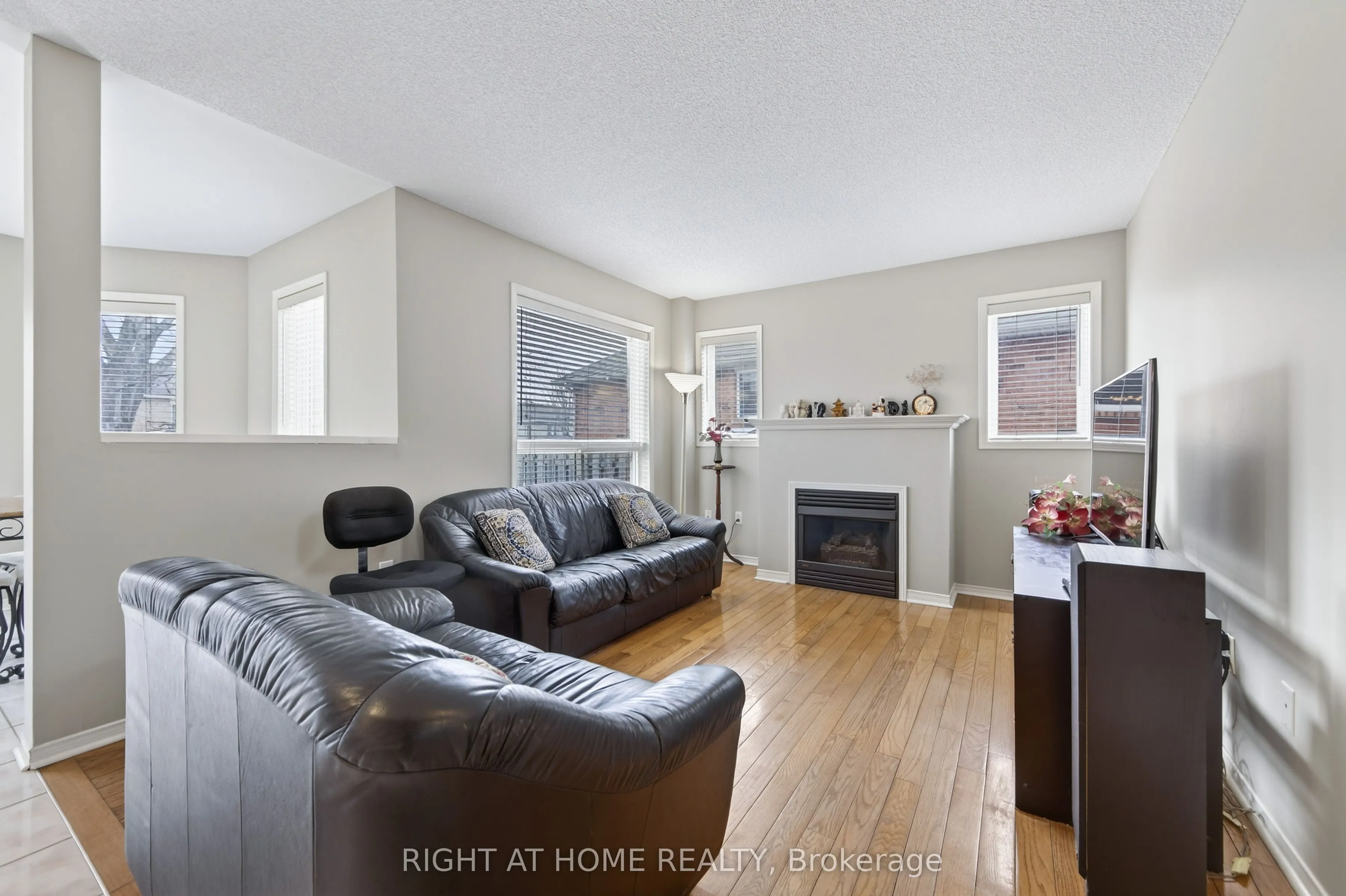 1338 Vincent Crescent