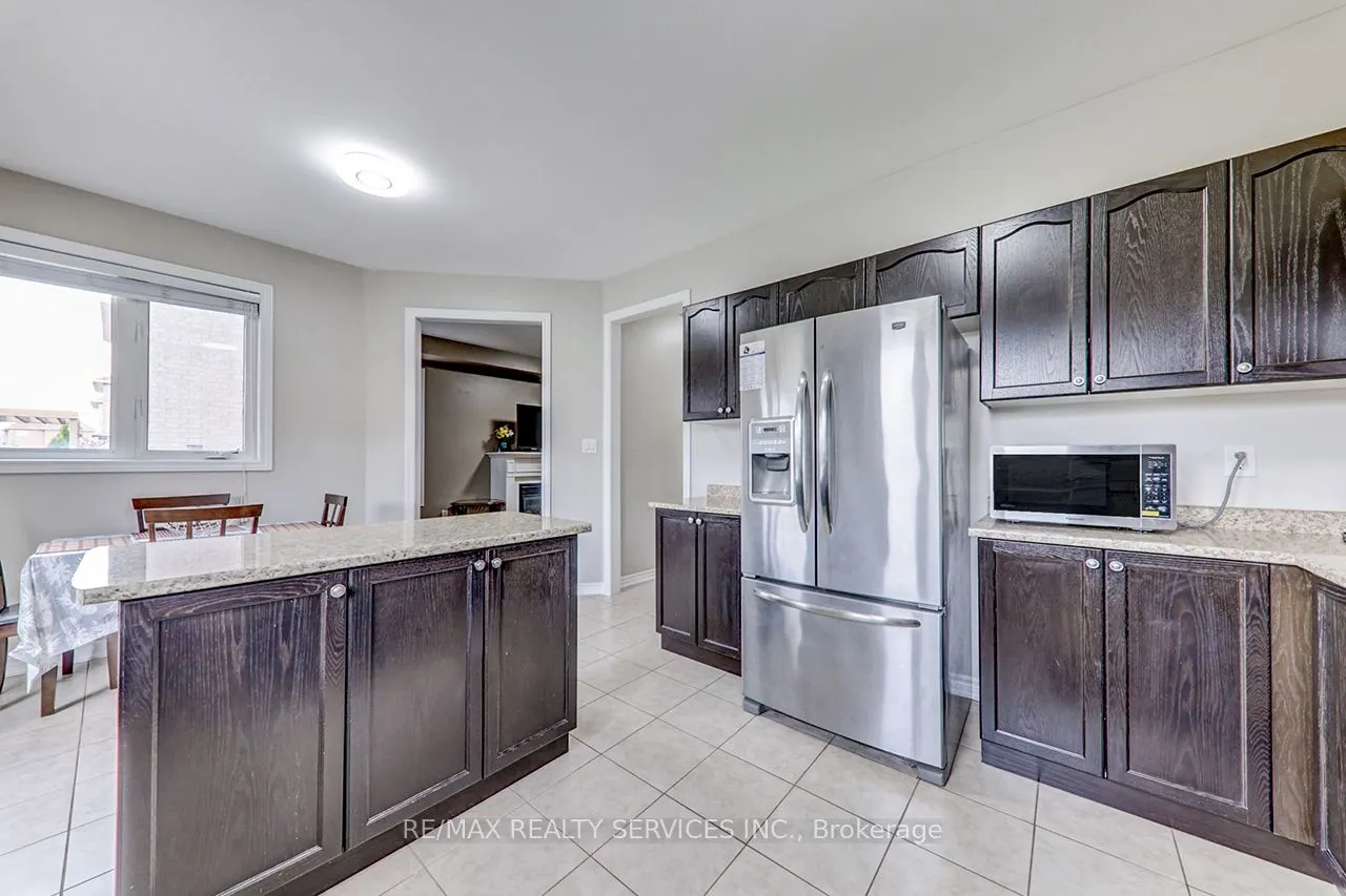 2179 Dawson Crescent