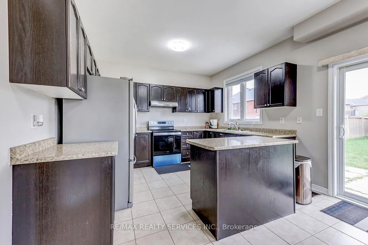 2179 Dawson Crescent