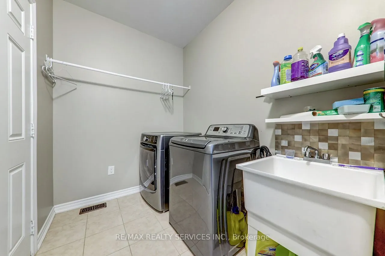 2179 Dawson Crescent