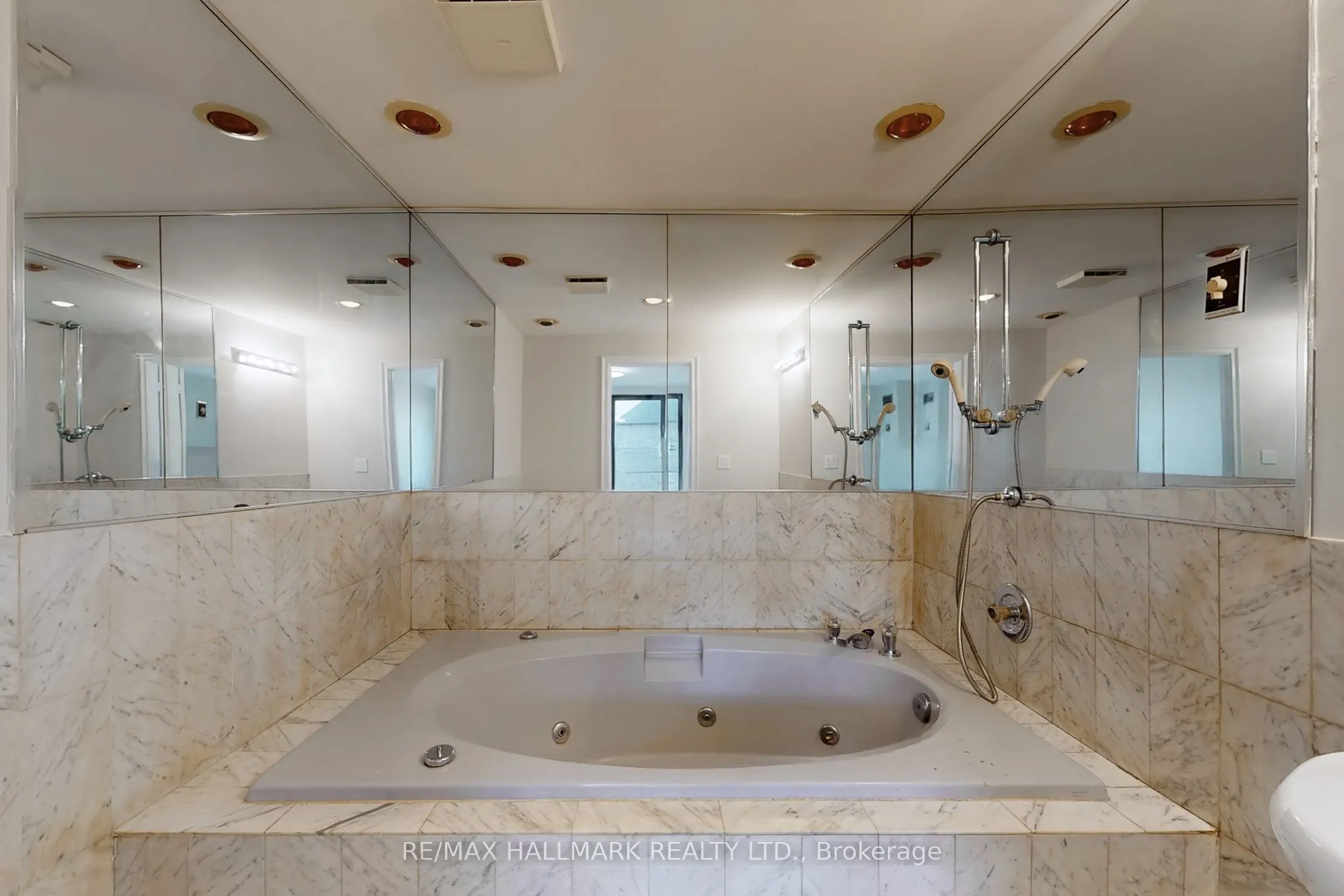 16 Elgin Street #316