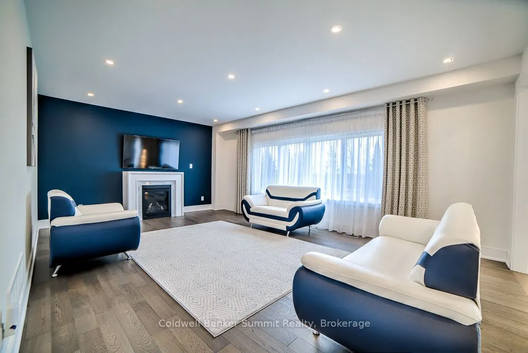 125 Gardiner Drive N