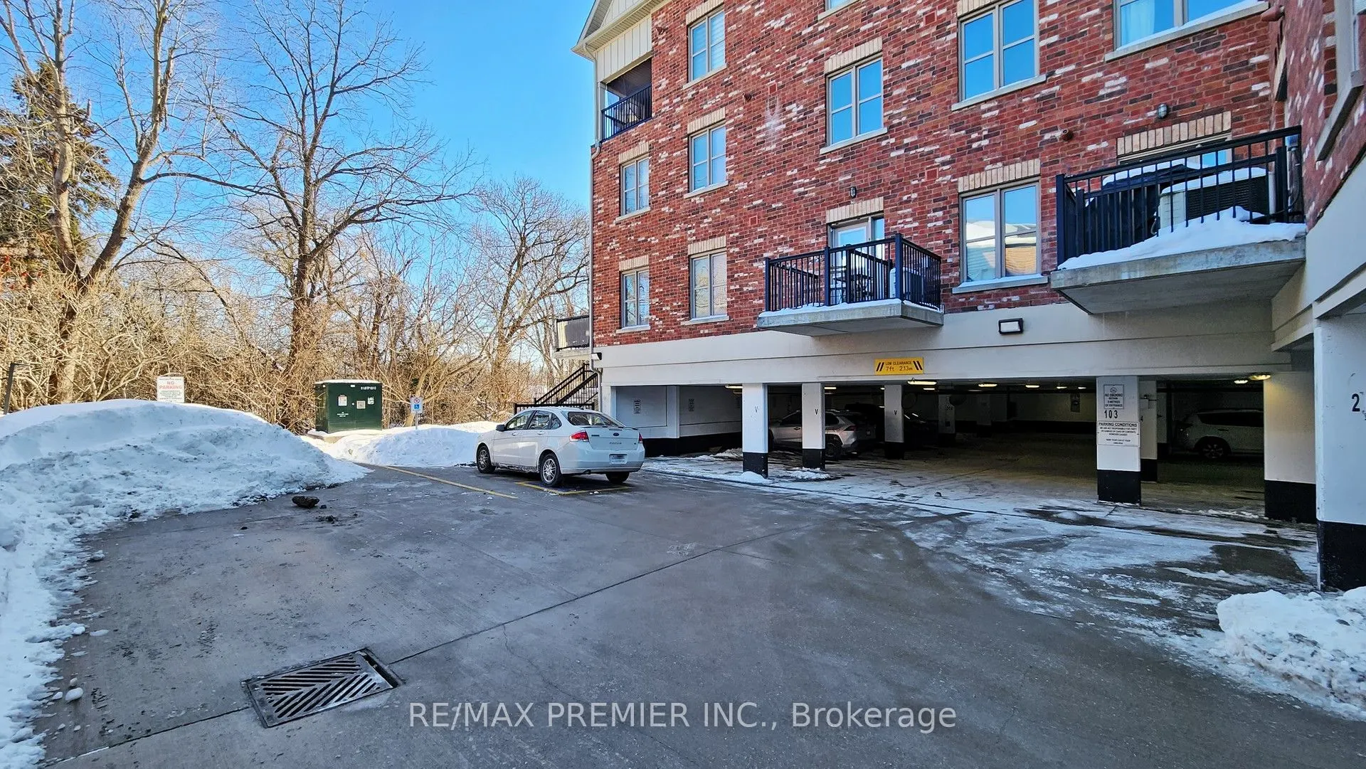 9589 Keele Street #106