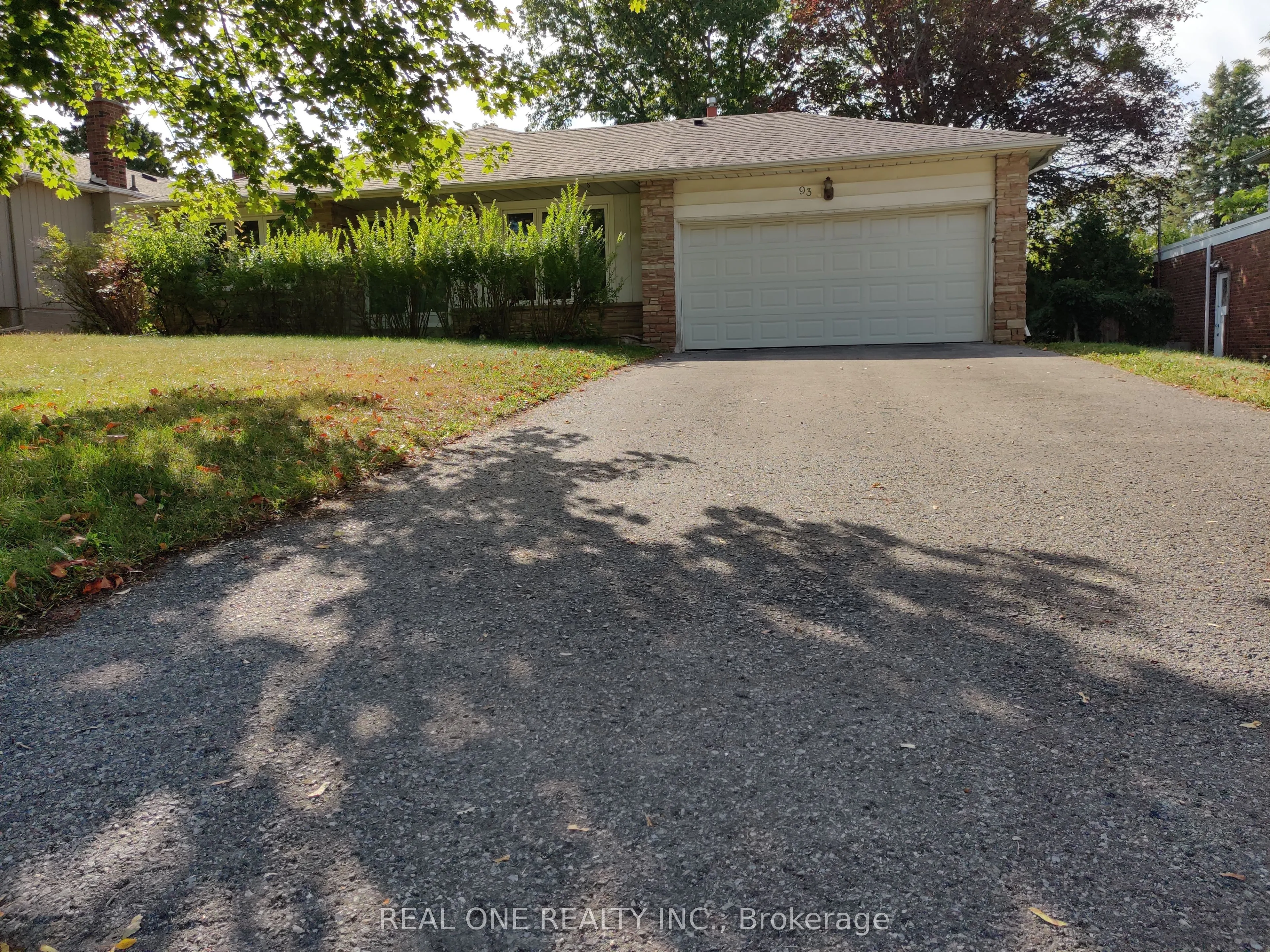 93 Southdale Drive #Upper