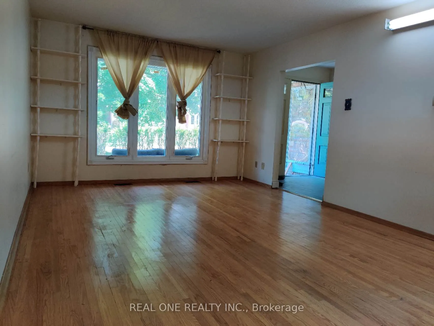 93 Southdale Drive #Upper