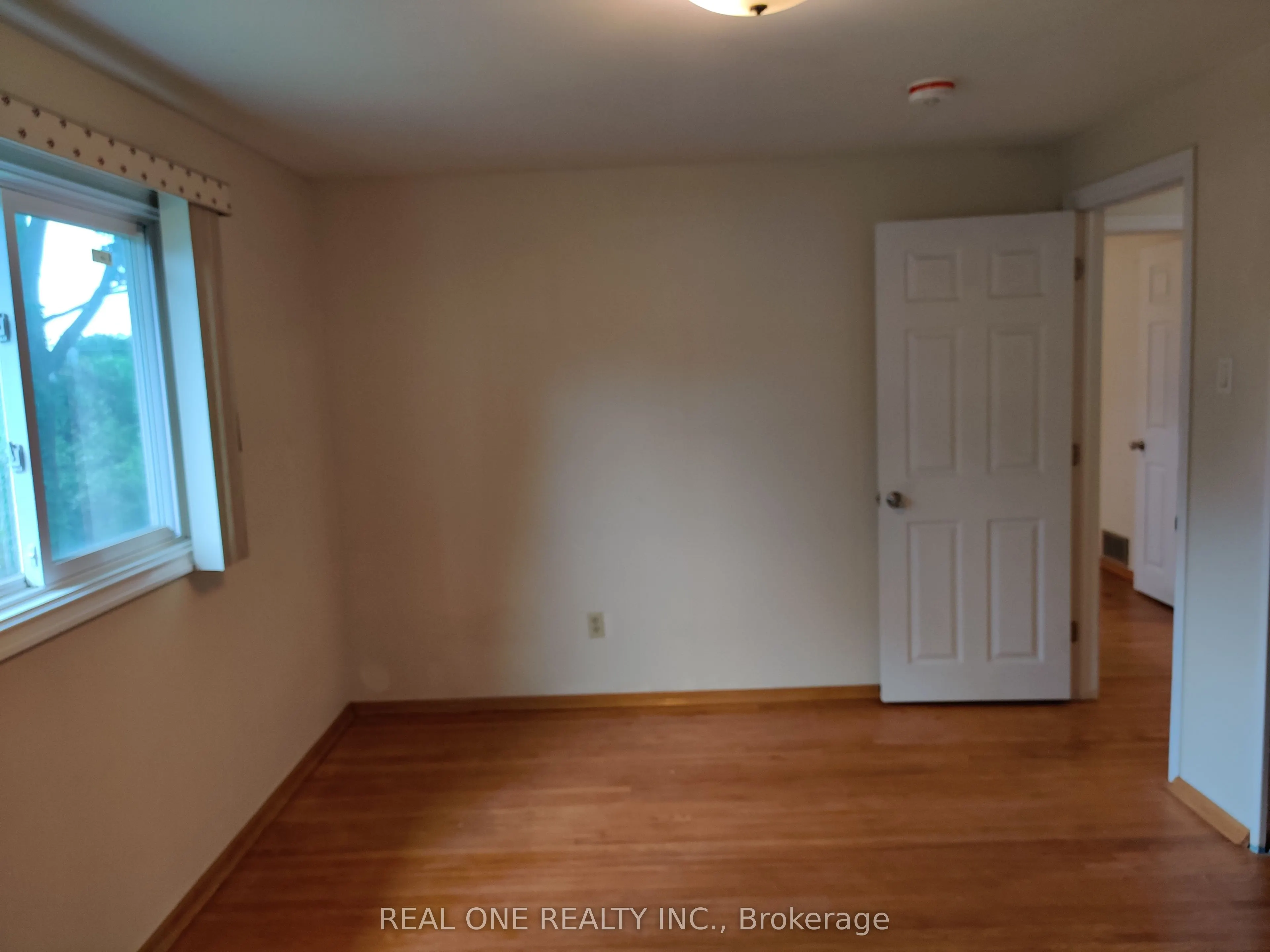 93 Southdale Drive #Upper