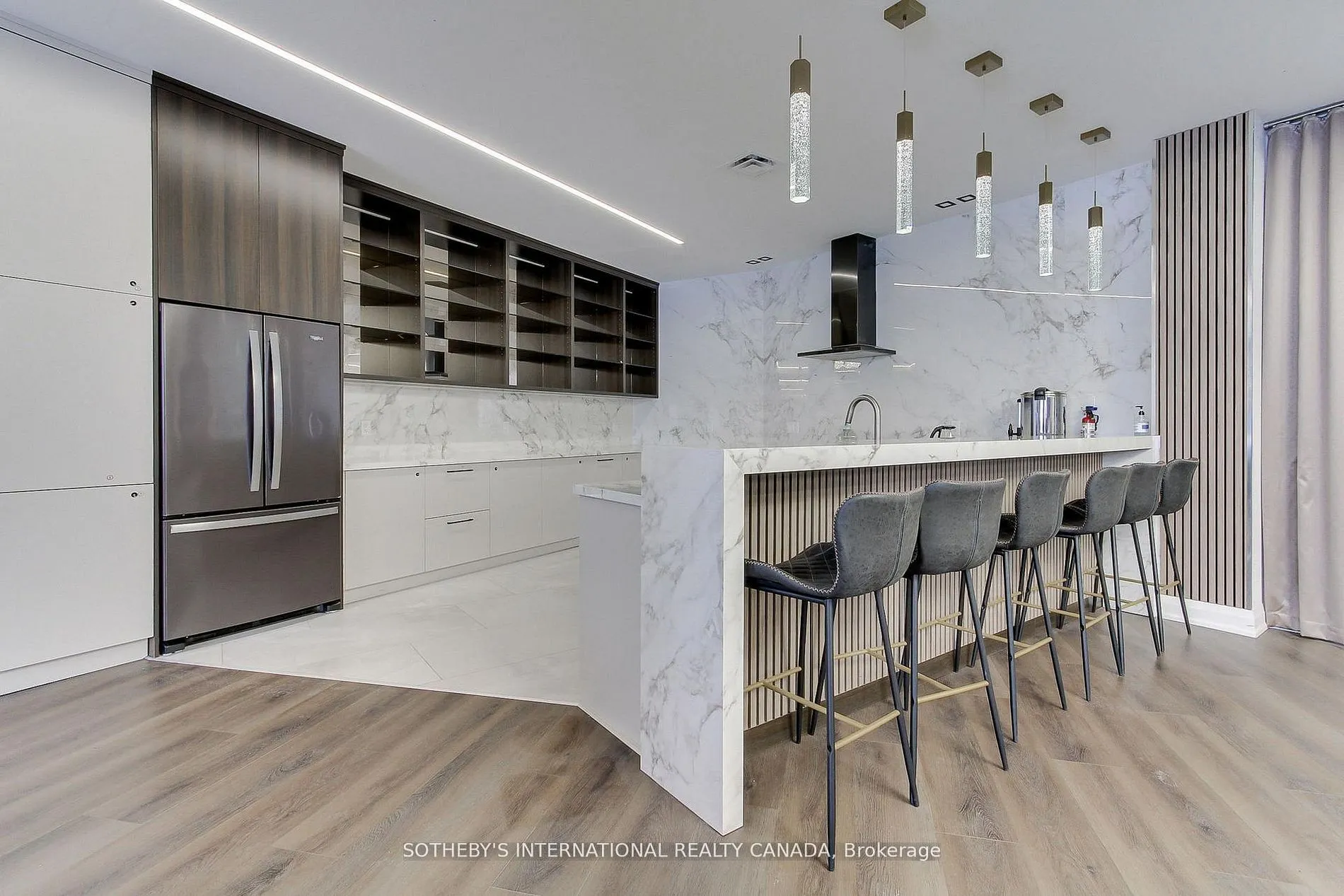 40 Harding Boulevard W #301