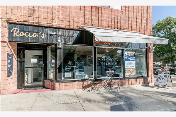 52 Wellington Street W