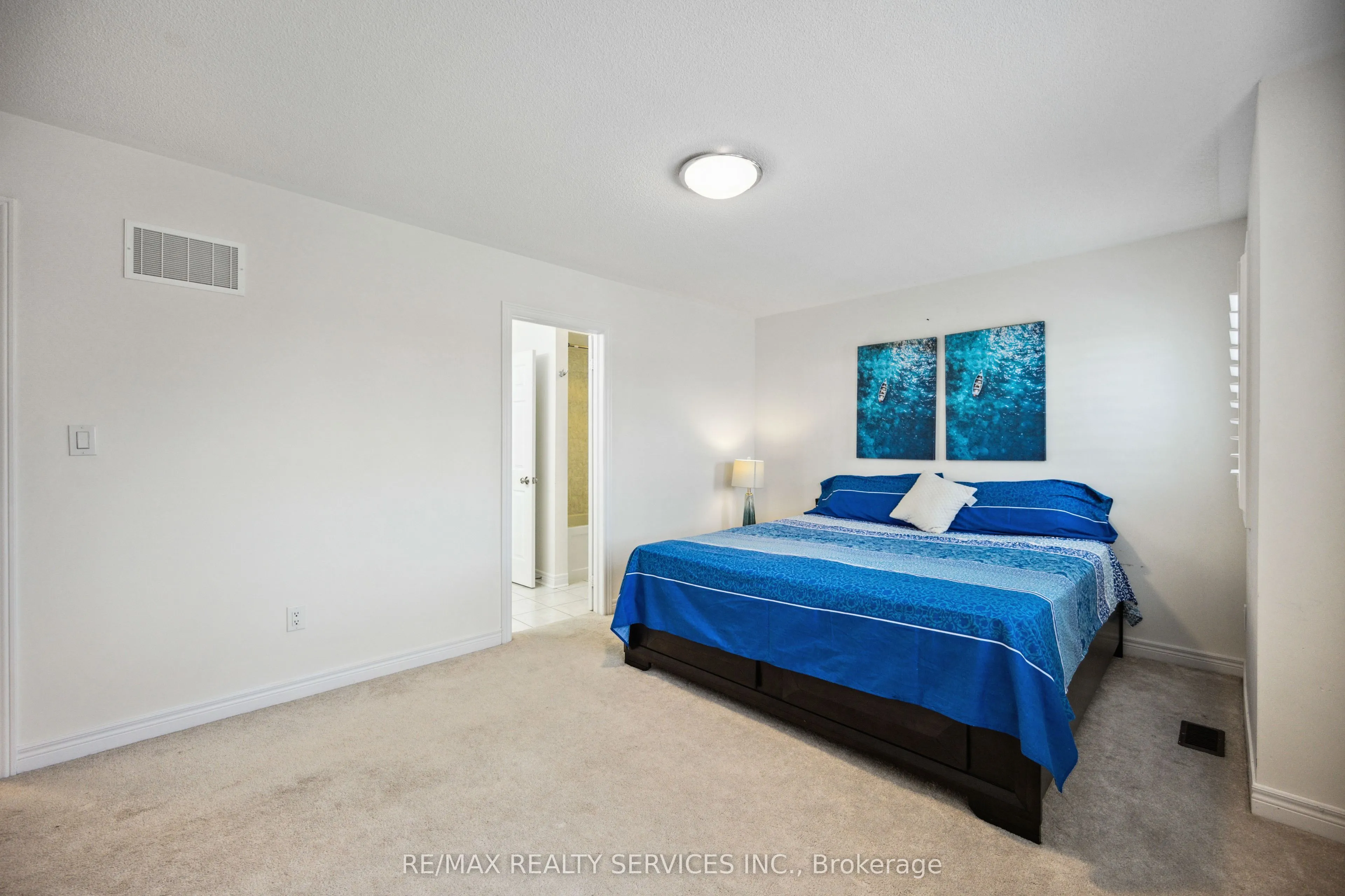 104 Sharpe Crescent