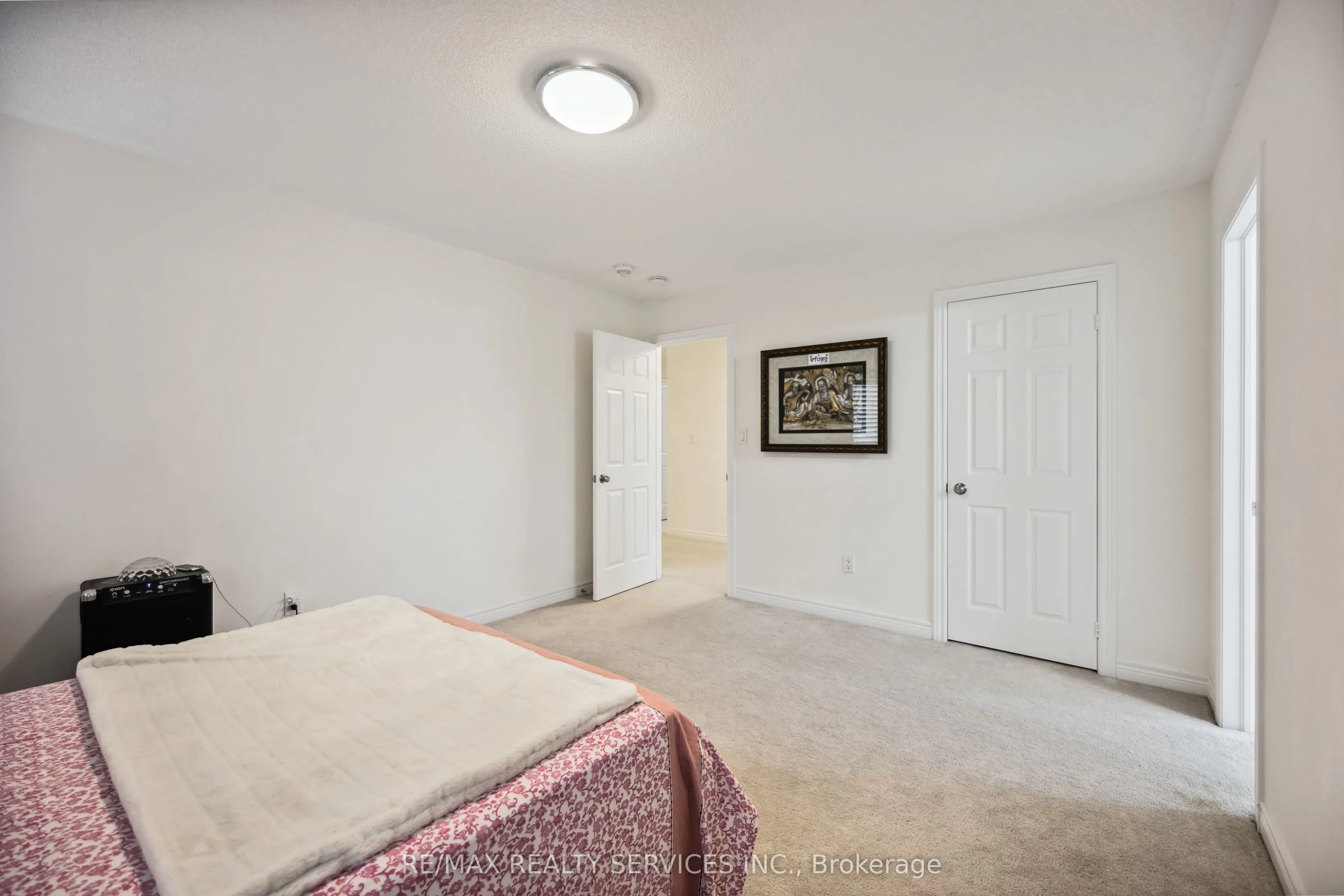 104 Sharpe Crescent