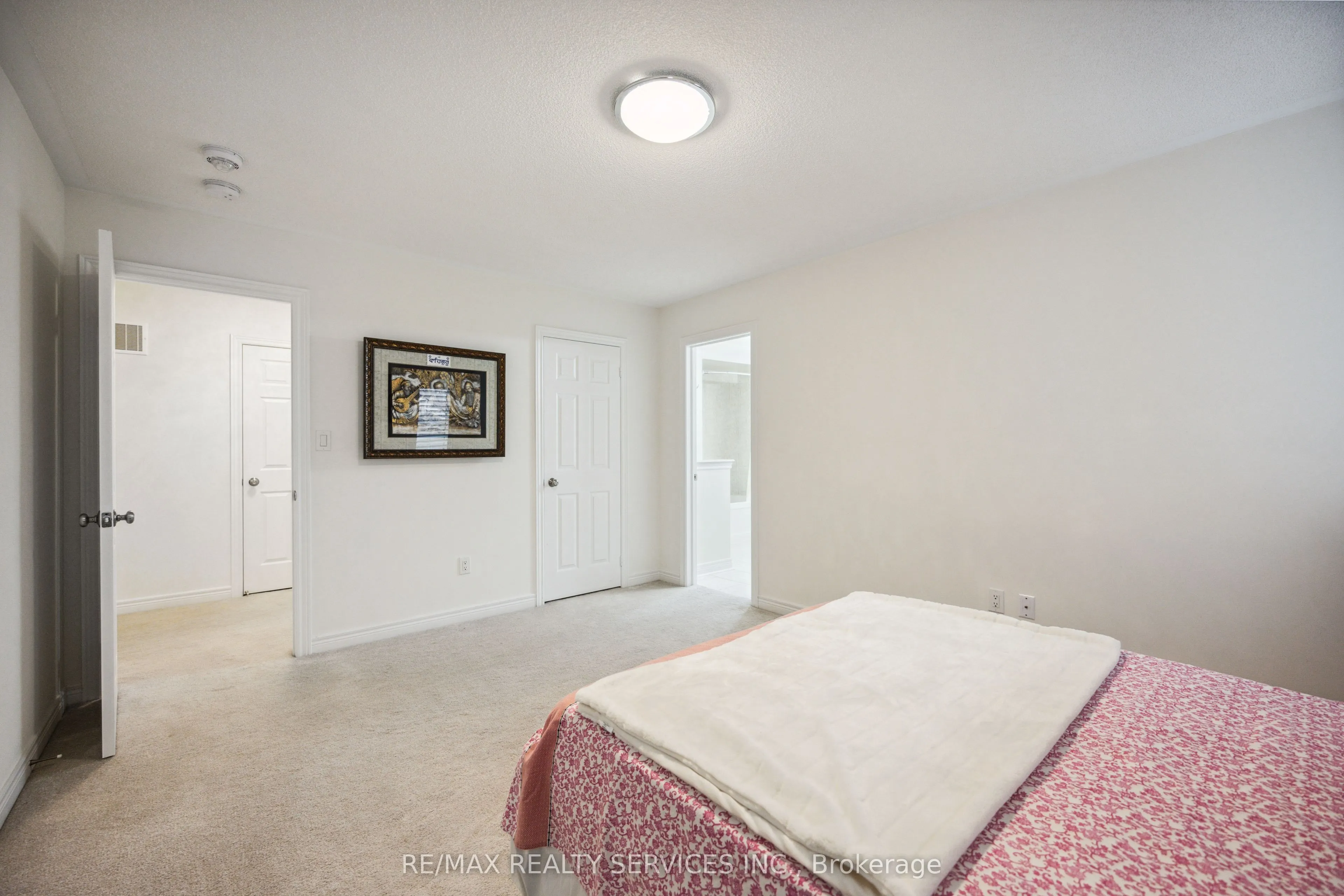 104 Sharpe Crescent