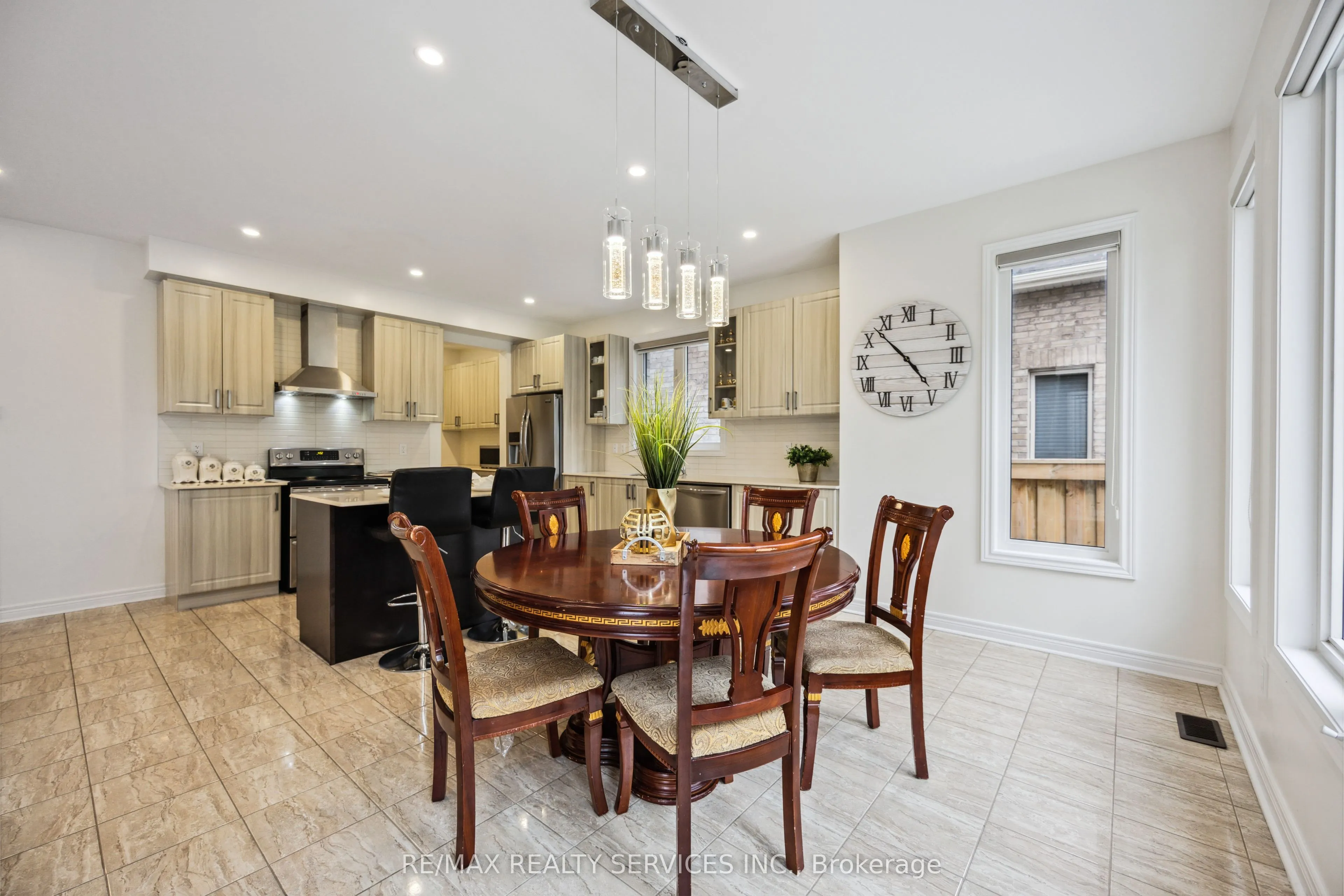 104 Sharpe Crescent