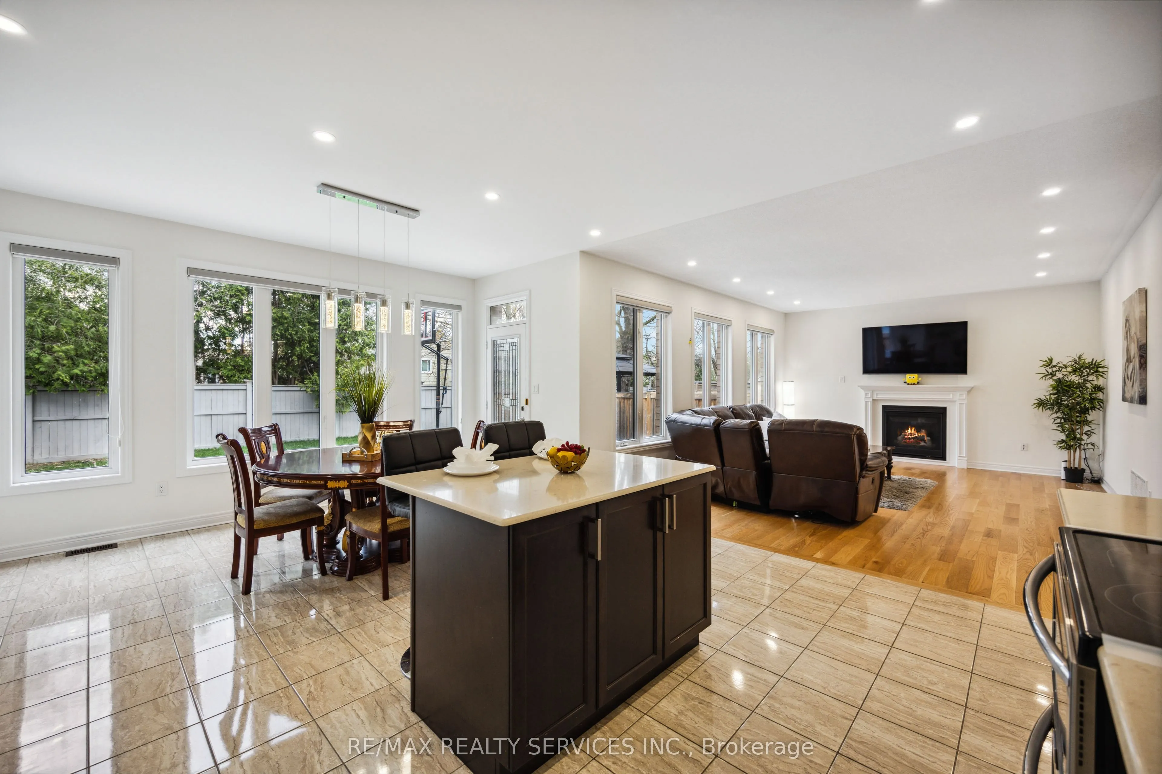 104 Sharpe Crescent