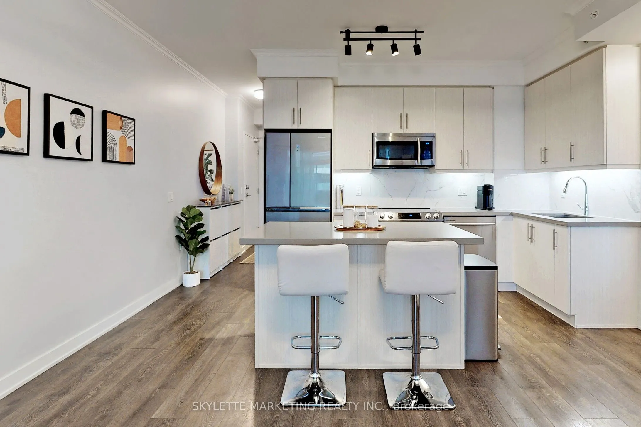 75 Oneida Crescent #410