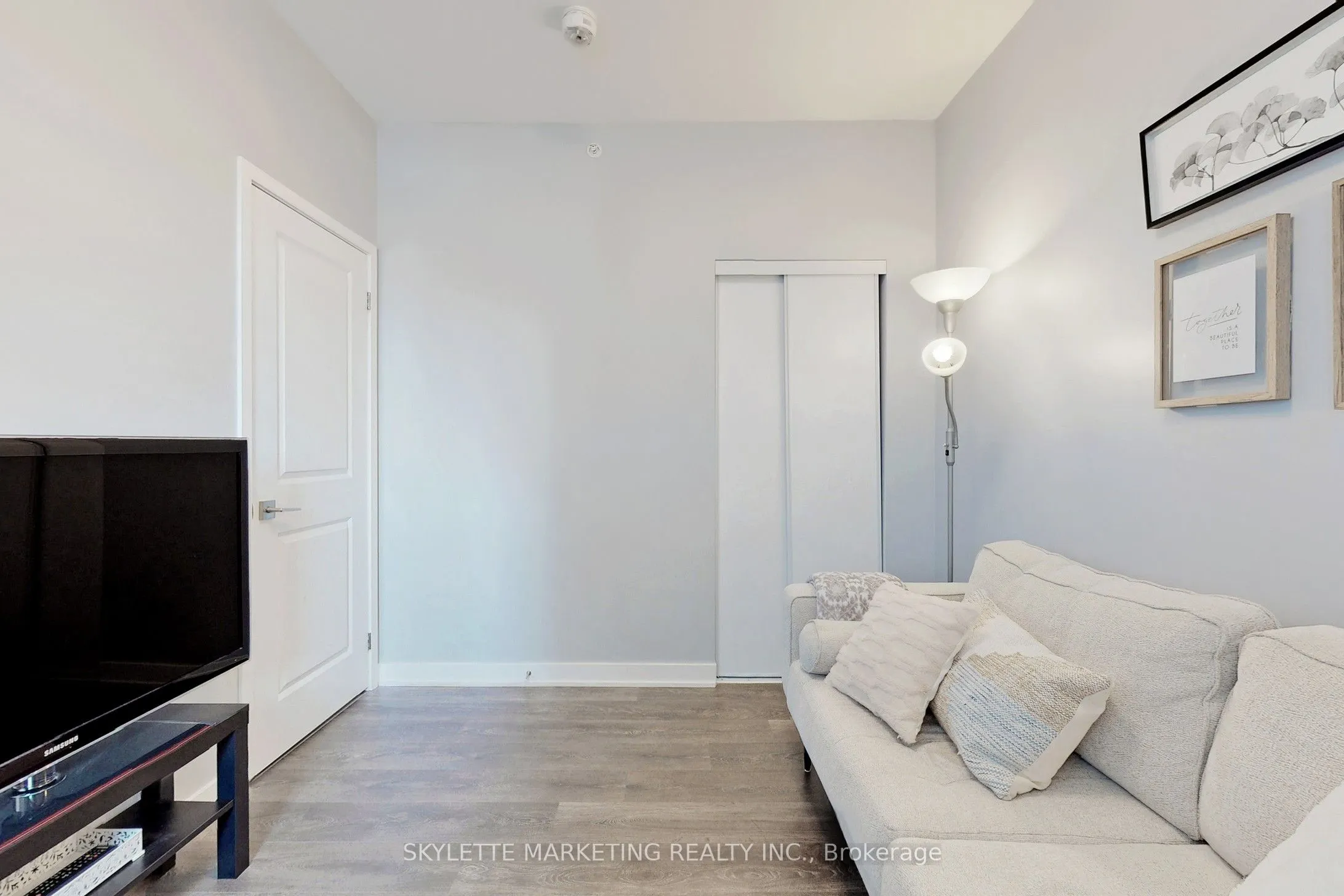 75 Oneida Crescent #410