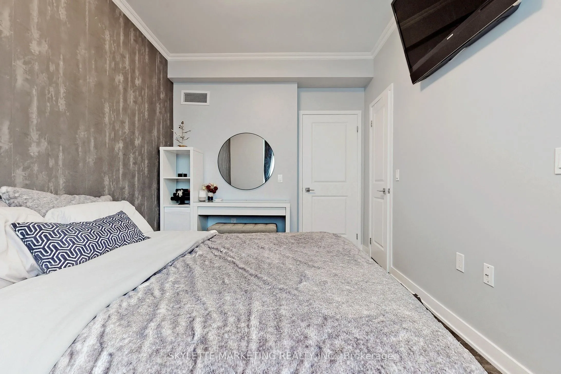 75 Oneida Crescent #410