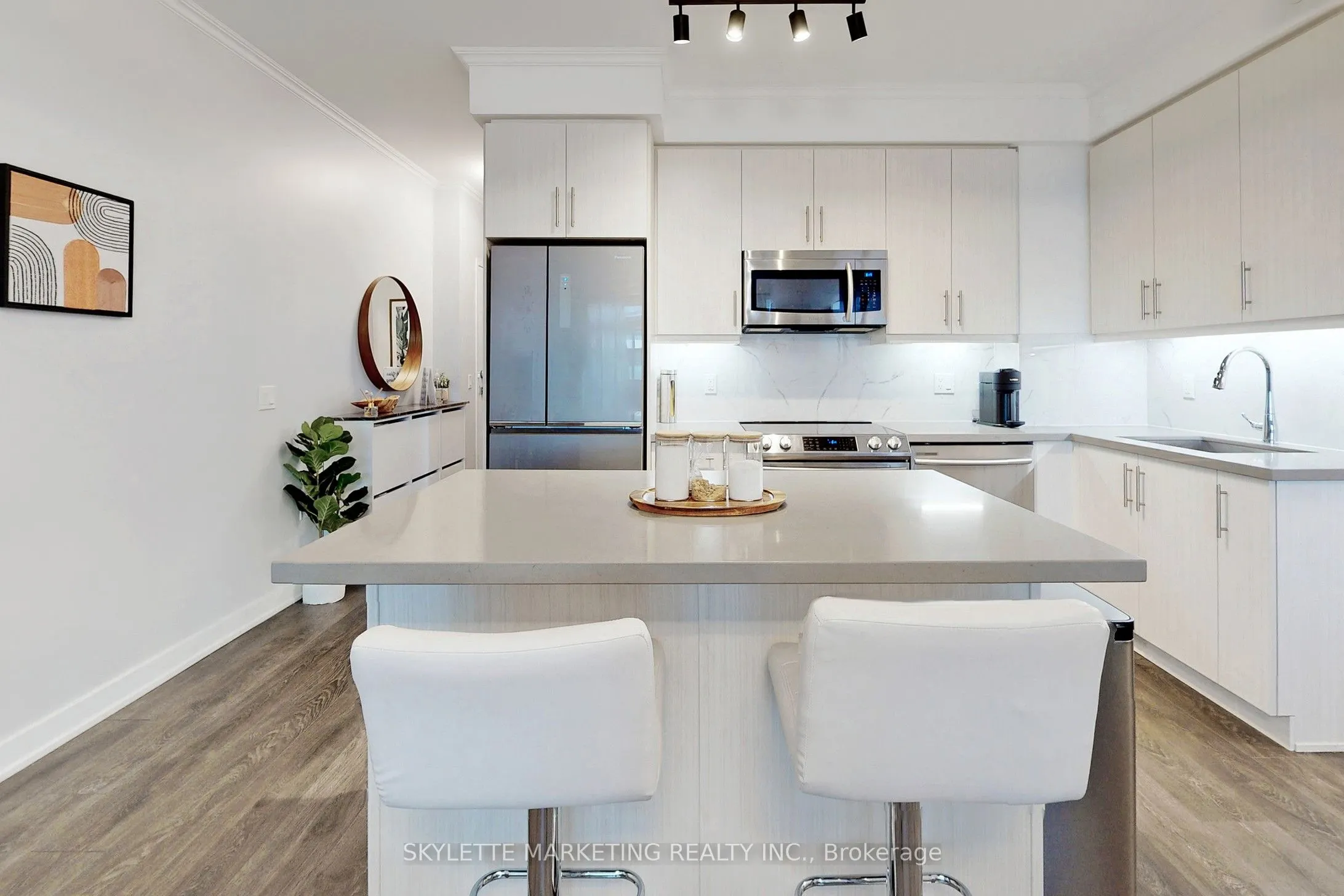 75 Oneida Crescent #410