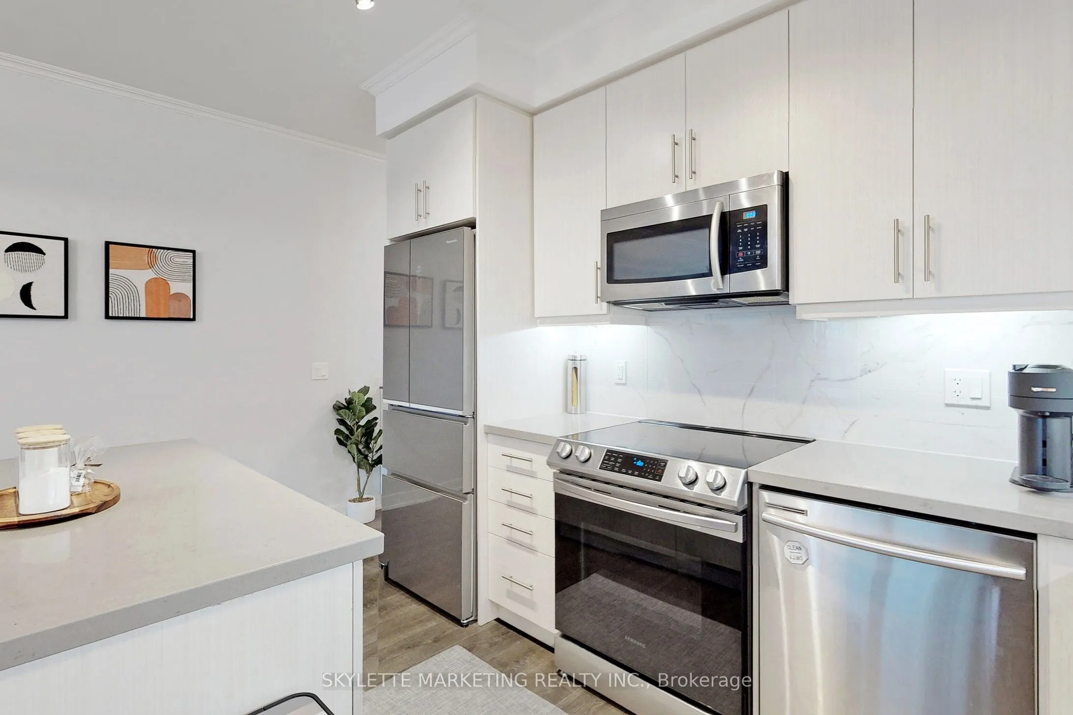75 Oneida Crescent #410