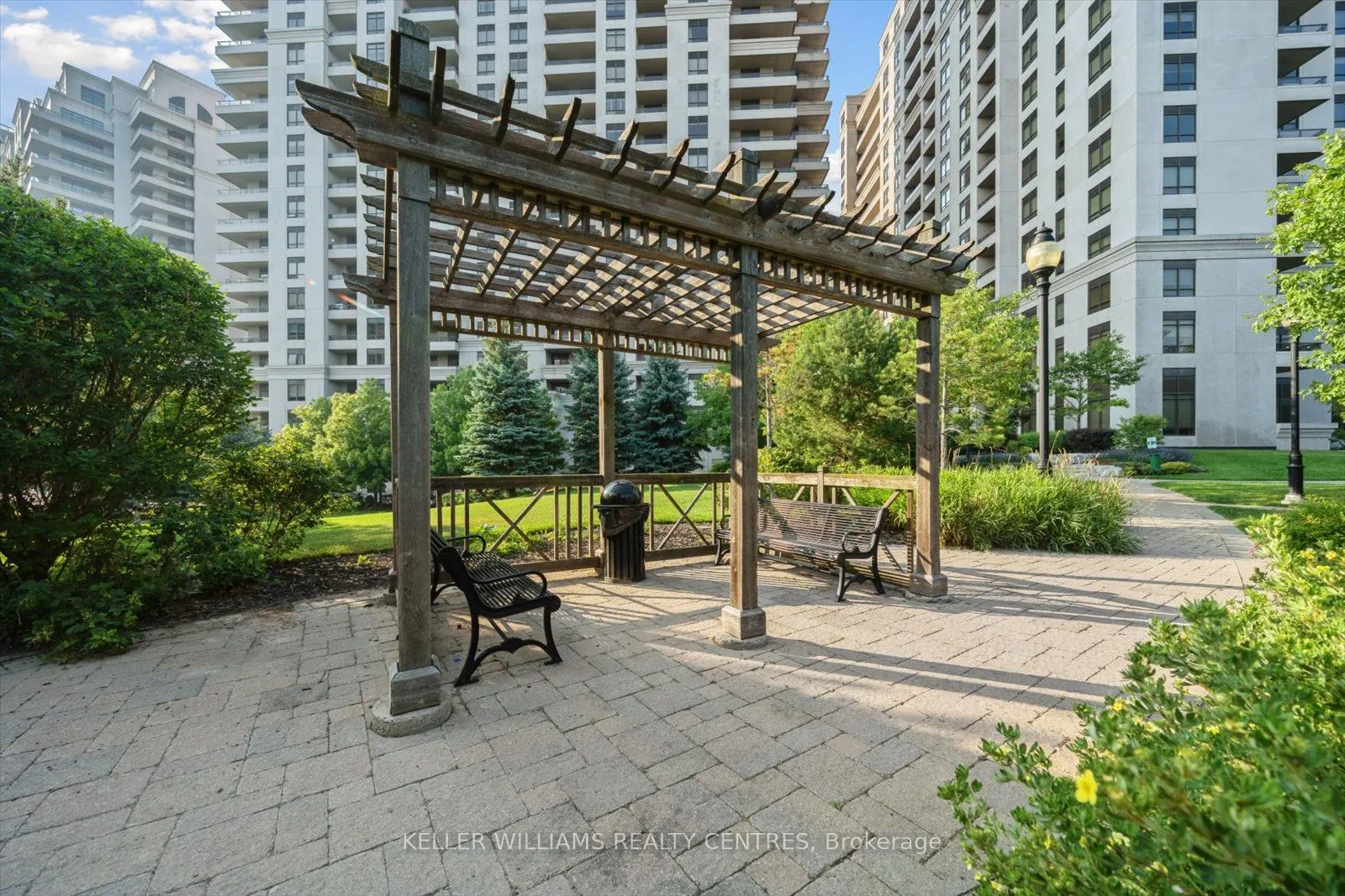 9245 Jane Street #902