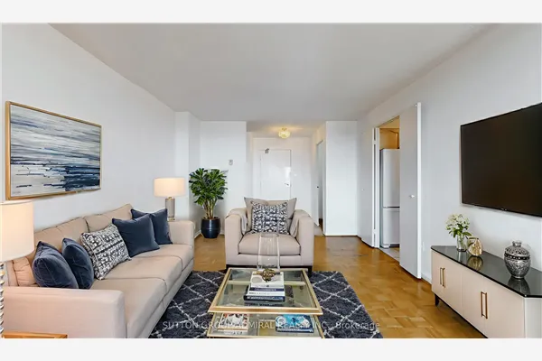 80 Inverlochy Boulevard #901